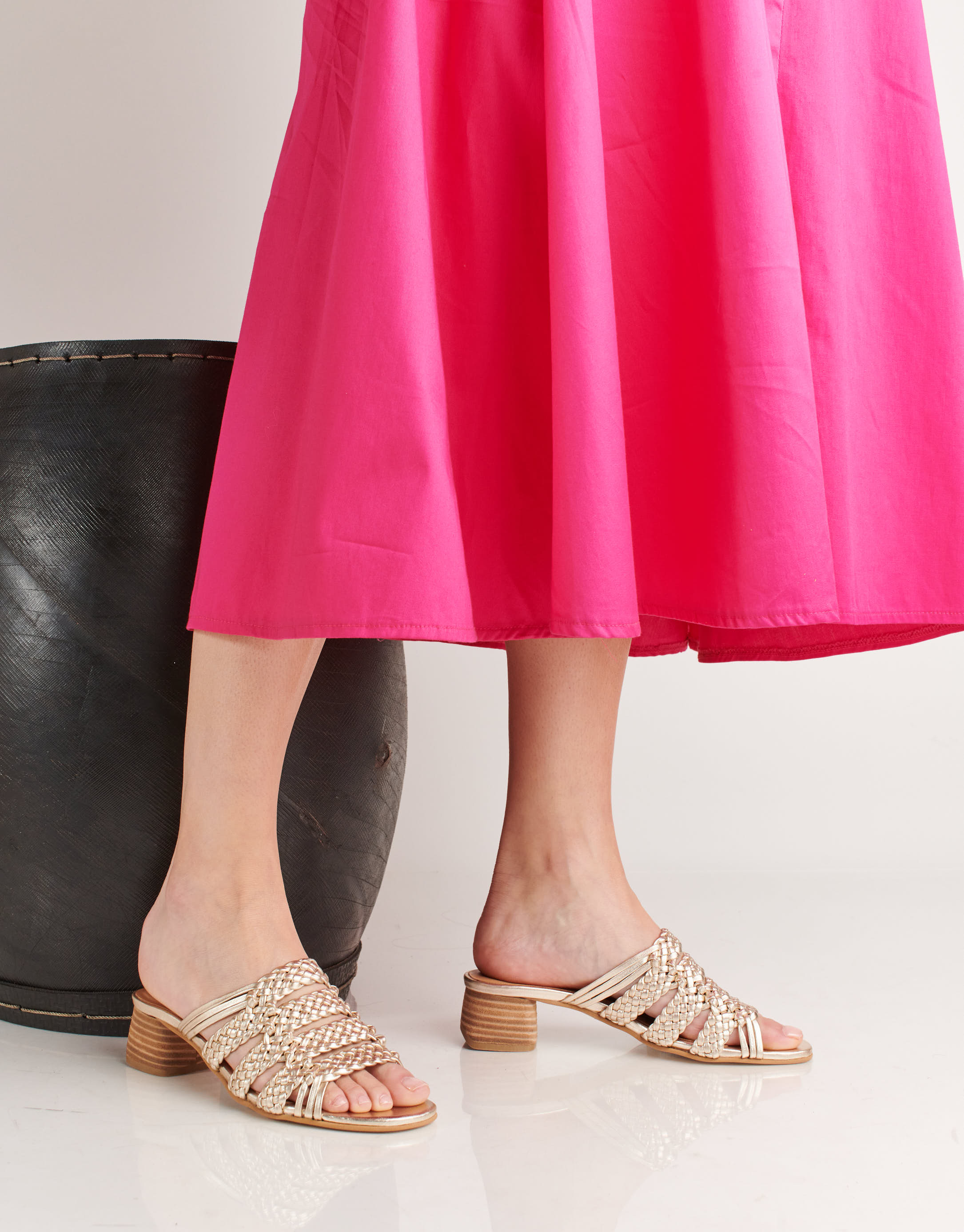 נעלי נשים - Salt+Umber - כפכפי עור RIVIERA - זהב1