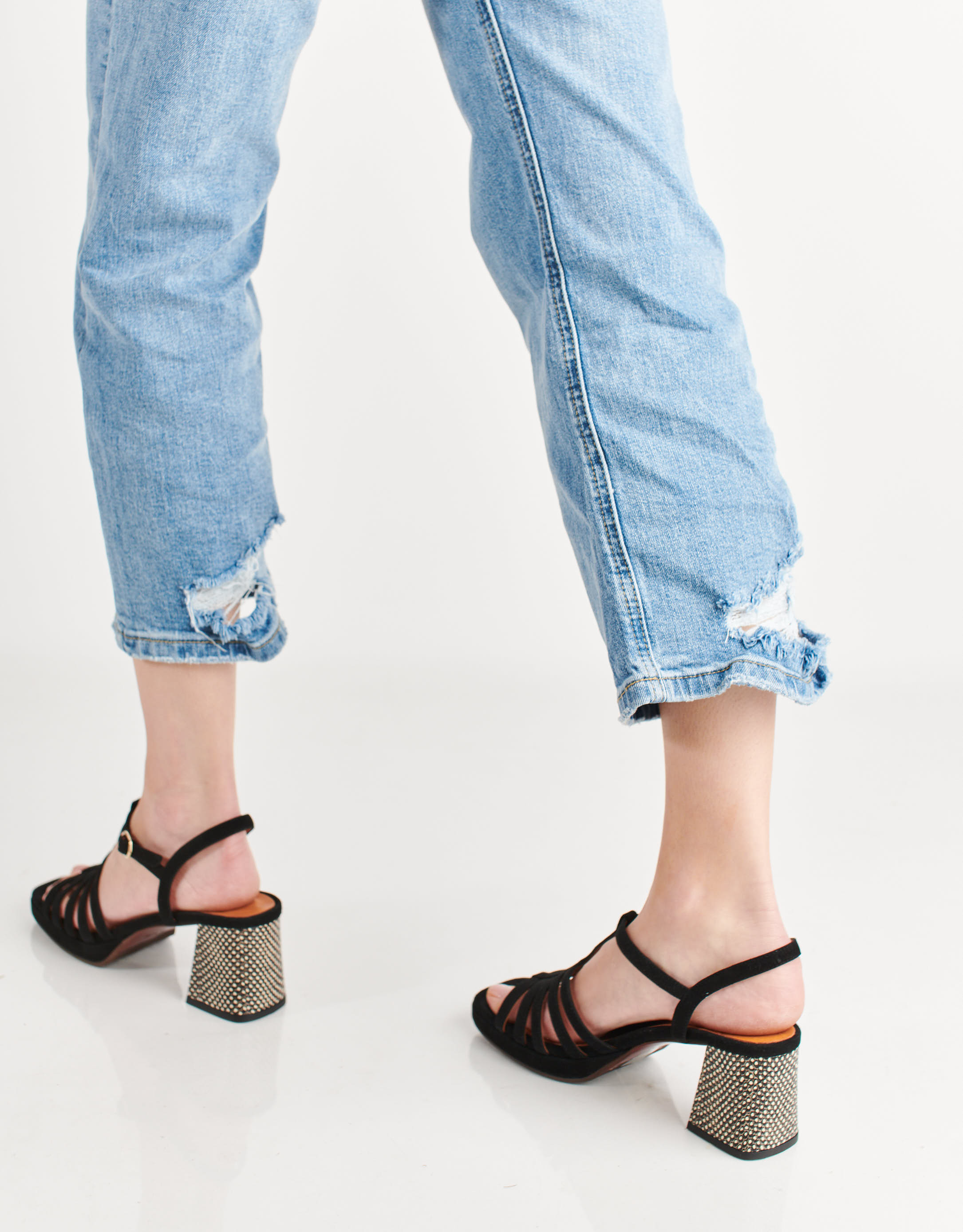 נעלי נשים - Chie Mihara - סנדלי זמש עם עקב GENIAL - שחור4