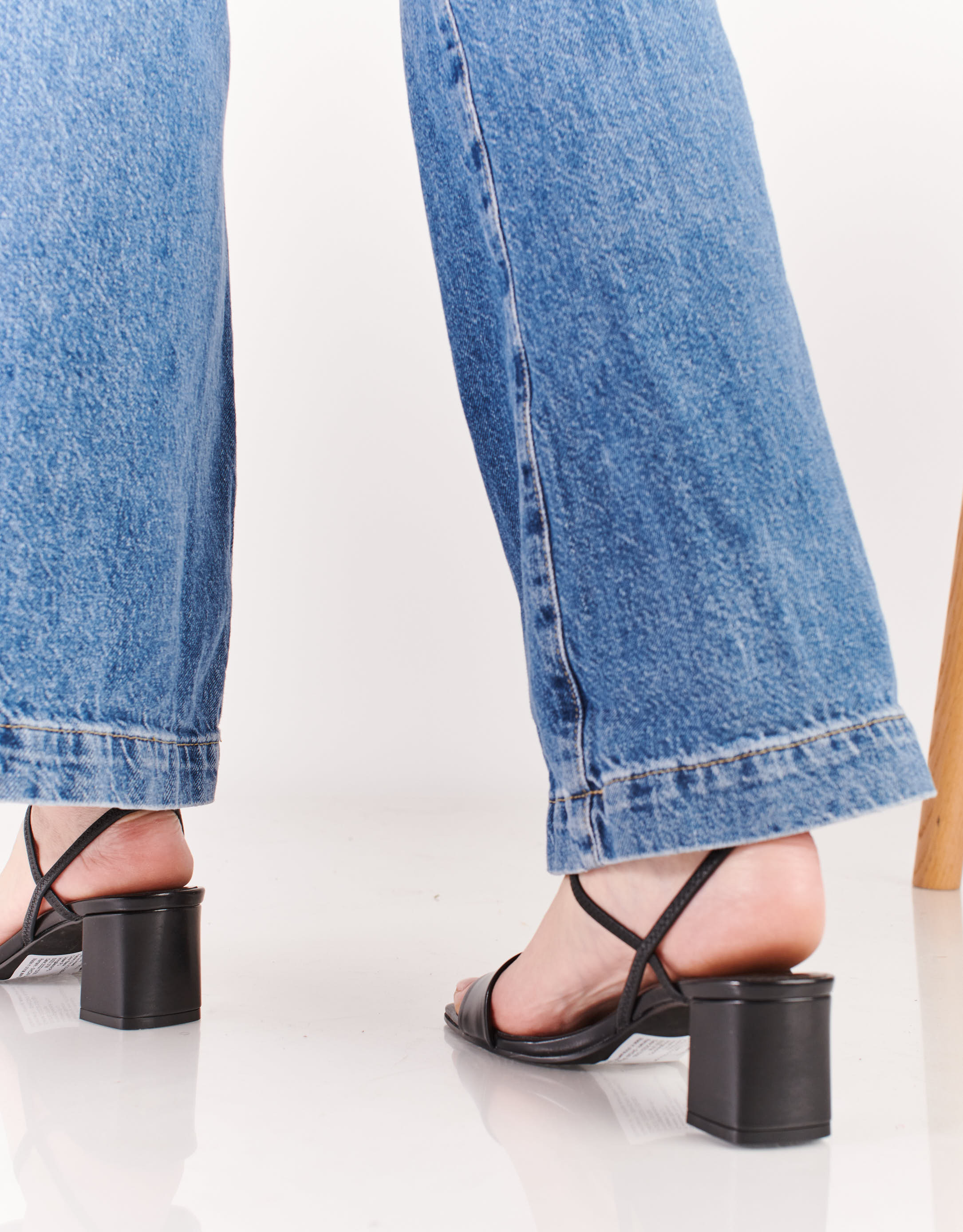 נעלי נשים - Jeffrey Campbell - סנדלי דמוי עור ADAPT - שחור4