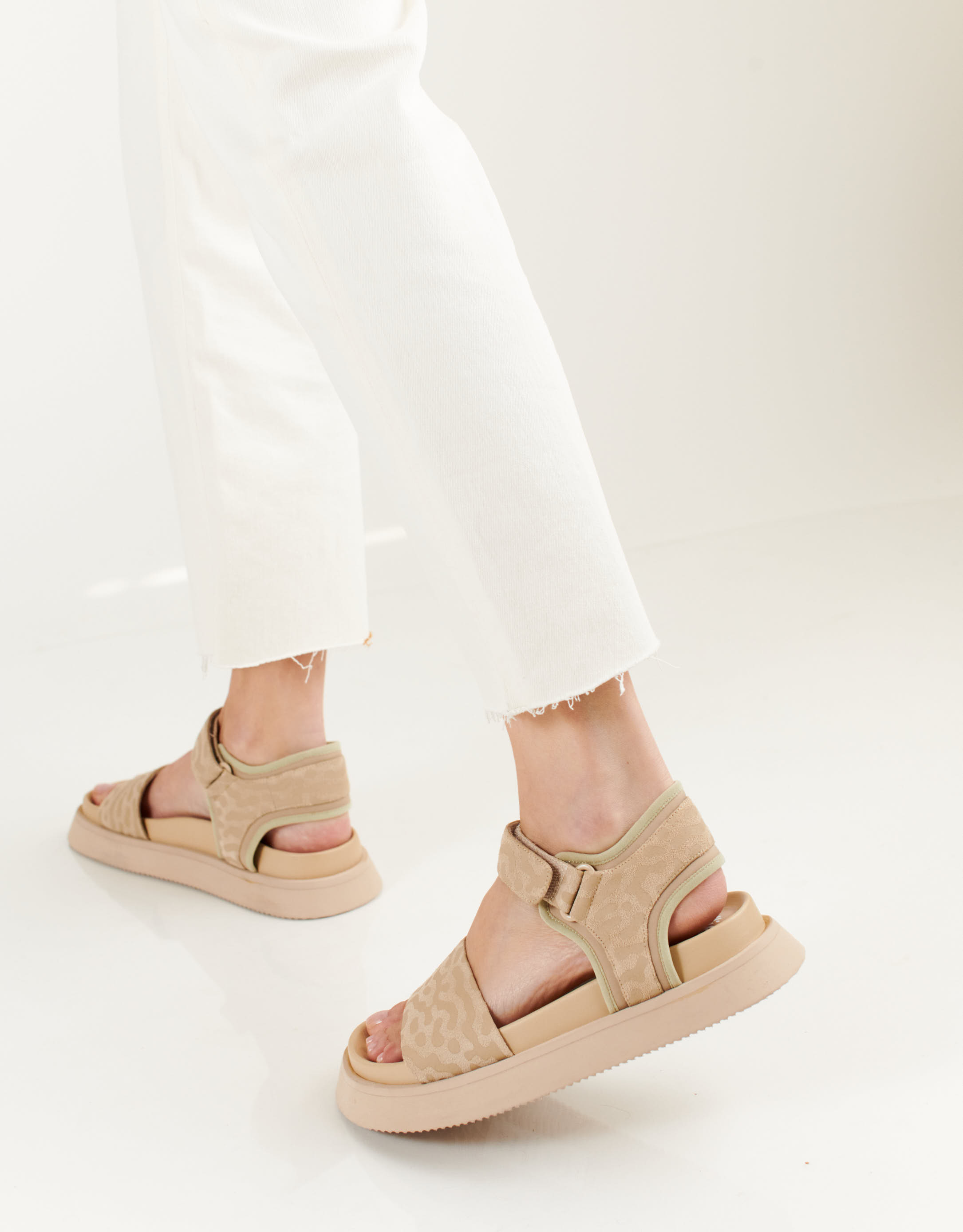 נעלי נשים - Rollie - סנדלי פלטפורמה ACME 2 - חול