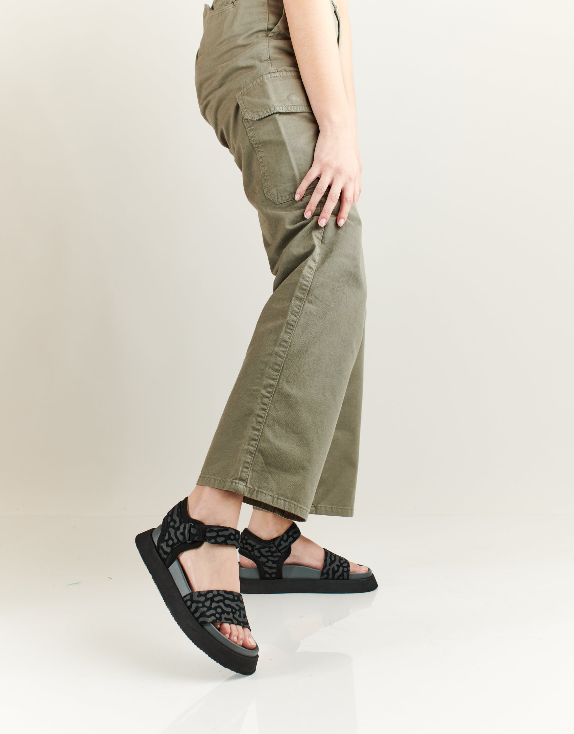 נעלי נשים - Rollie - סנדלי פלטפורמה ACME 2 - שחור2