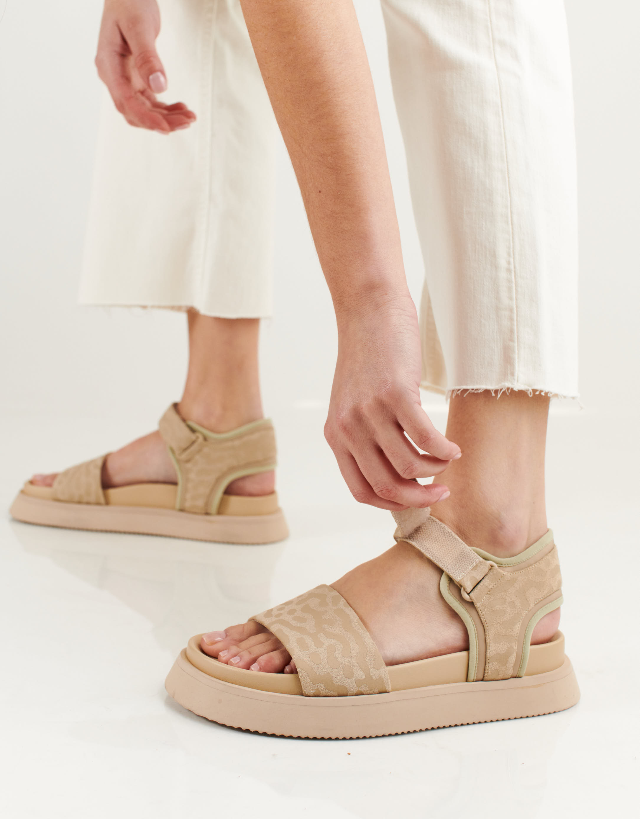 נעלי נשים - Rollie - סנדלי פלטפורמה ACME 2 - חול2