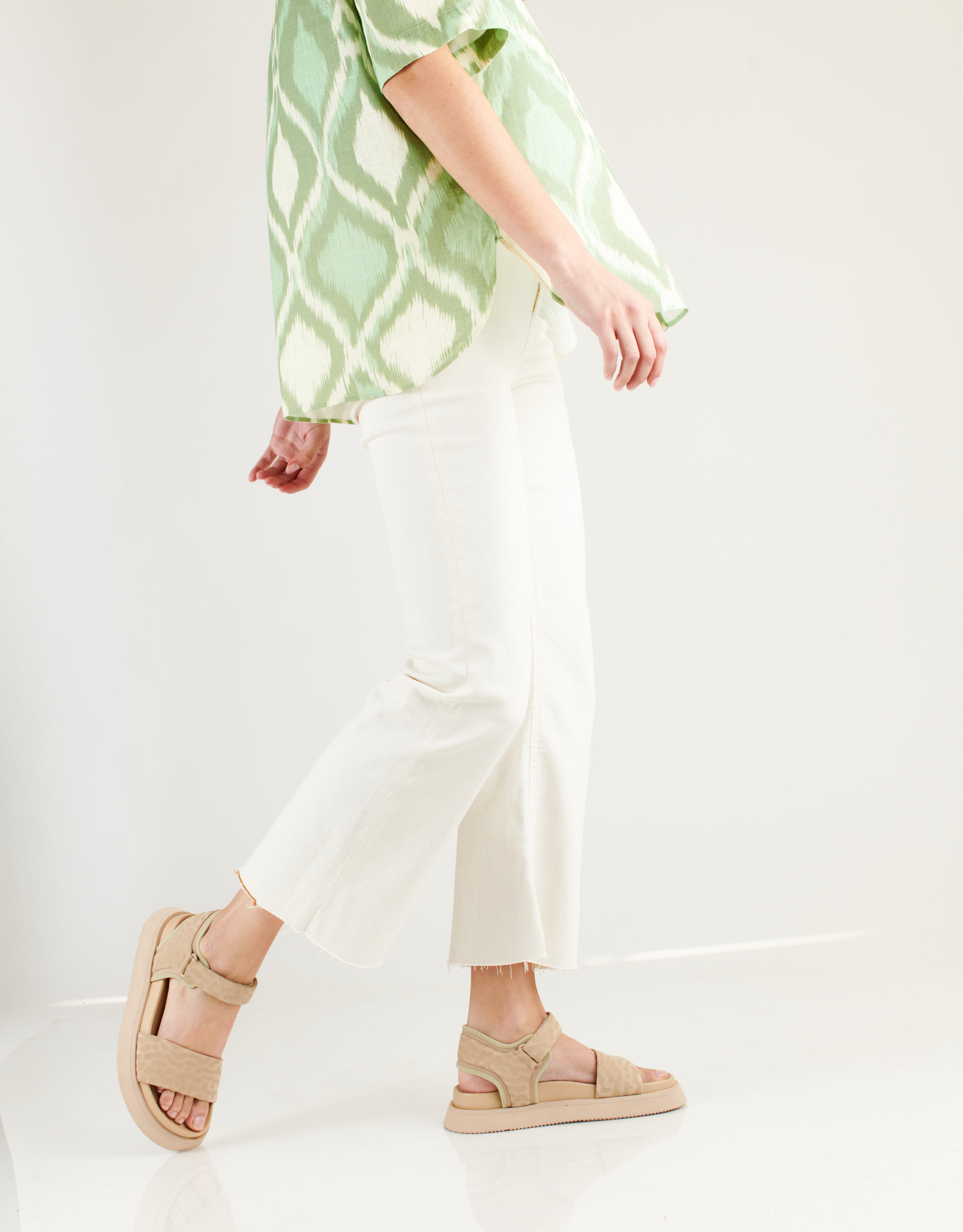 נעלי נשים - Rollie - סנדלי פלטפורמה ACME 2 - חול4