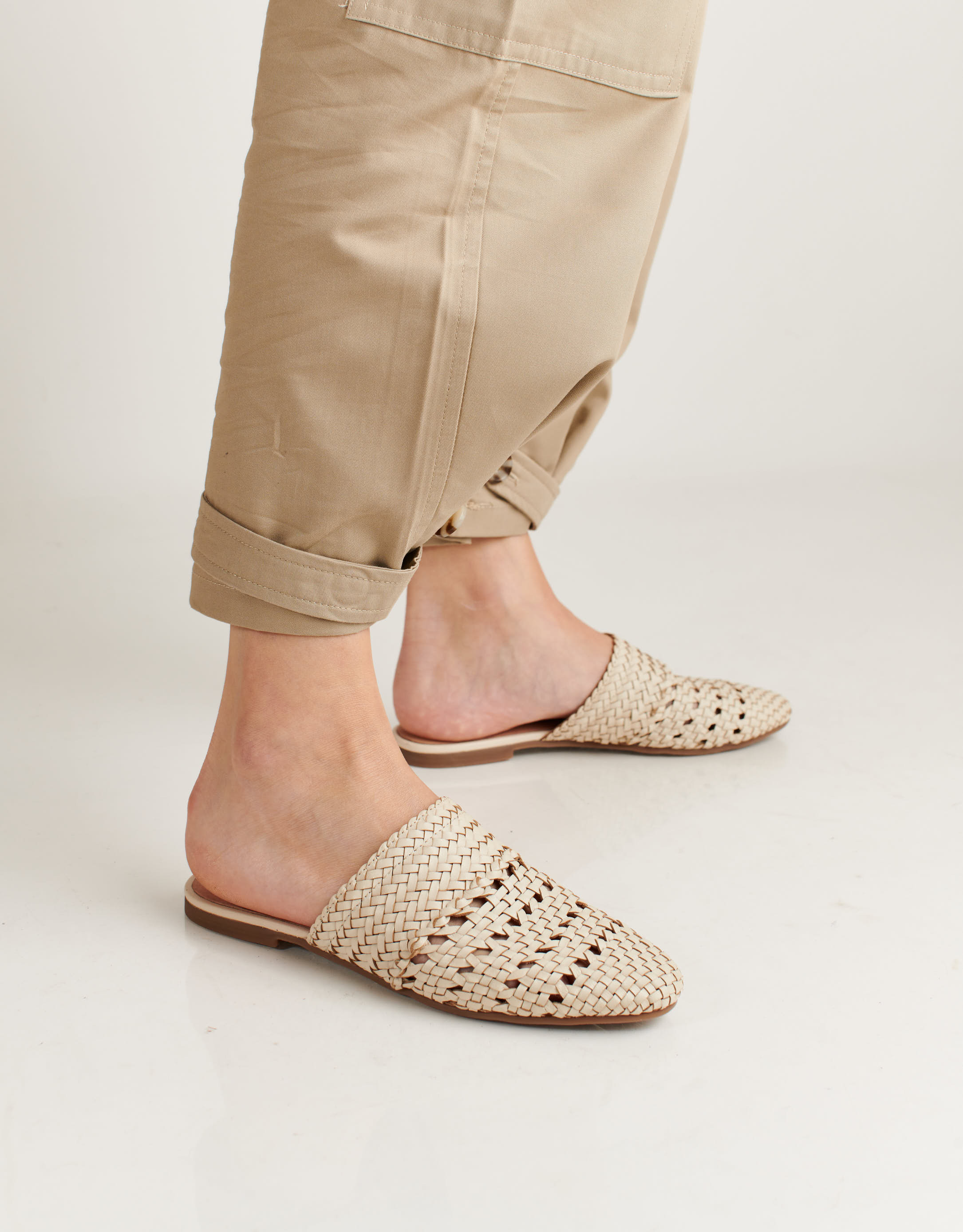 נעלי נשים - Salt+Umber - כפכפי עור LILY - אופוויט4