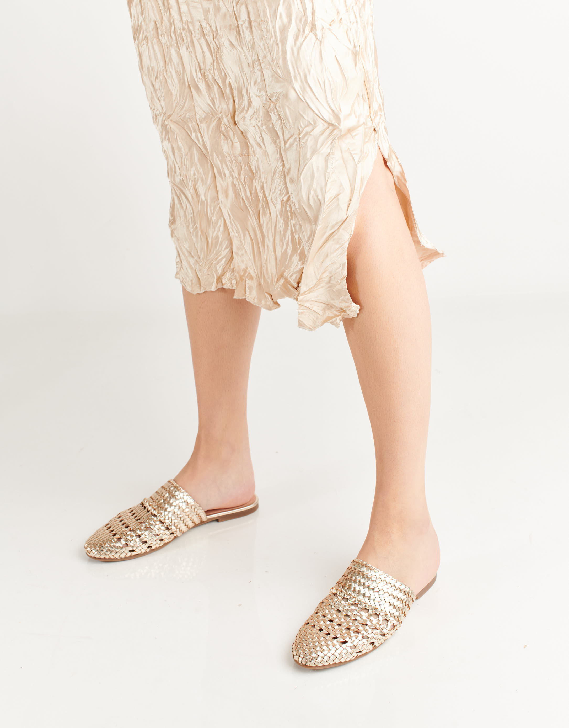 נעלי נשים - Salt+Umber - כפכפי עור LILY - זהב4