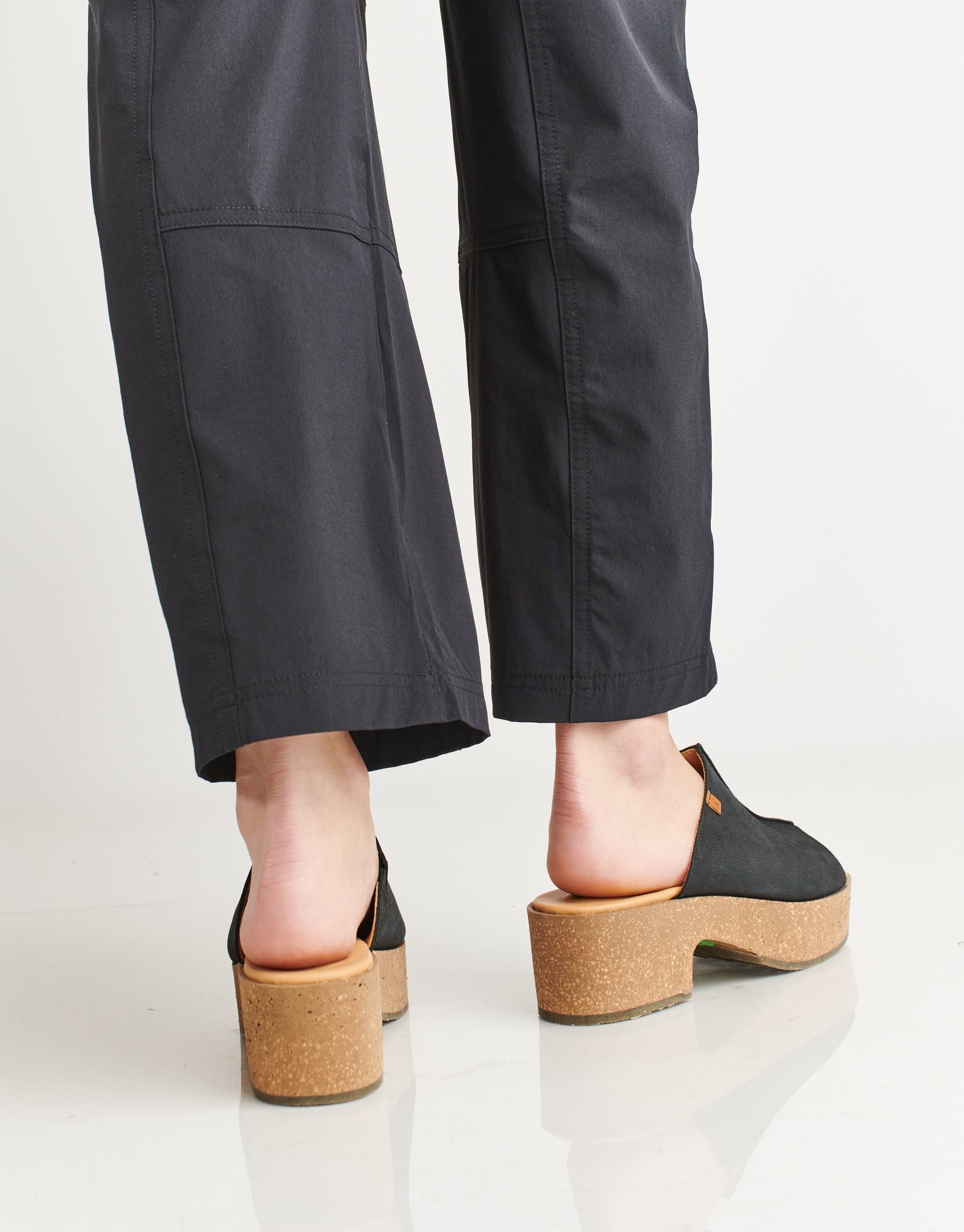 נעלי נשים - El Naturalista - כפכפי פלטפורמה ARBEQUINA - שחור4