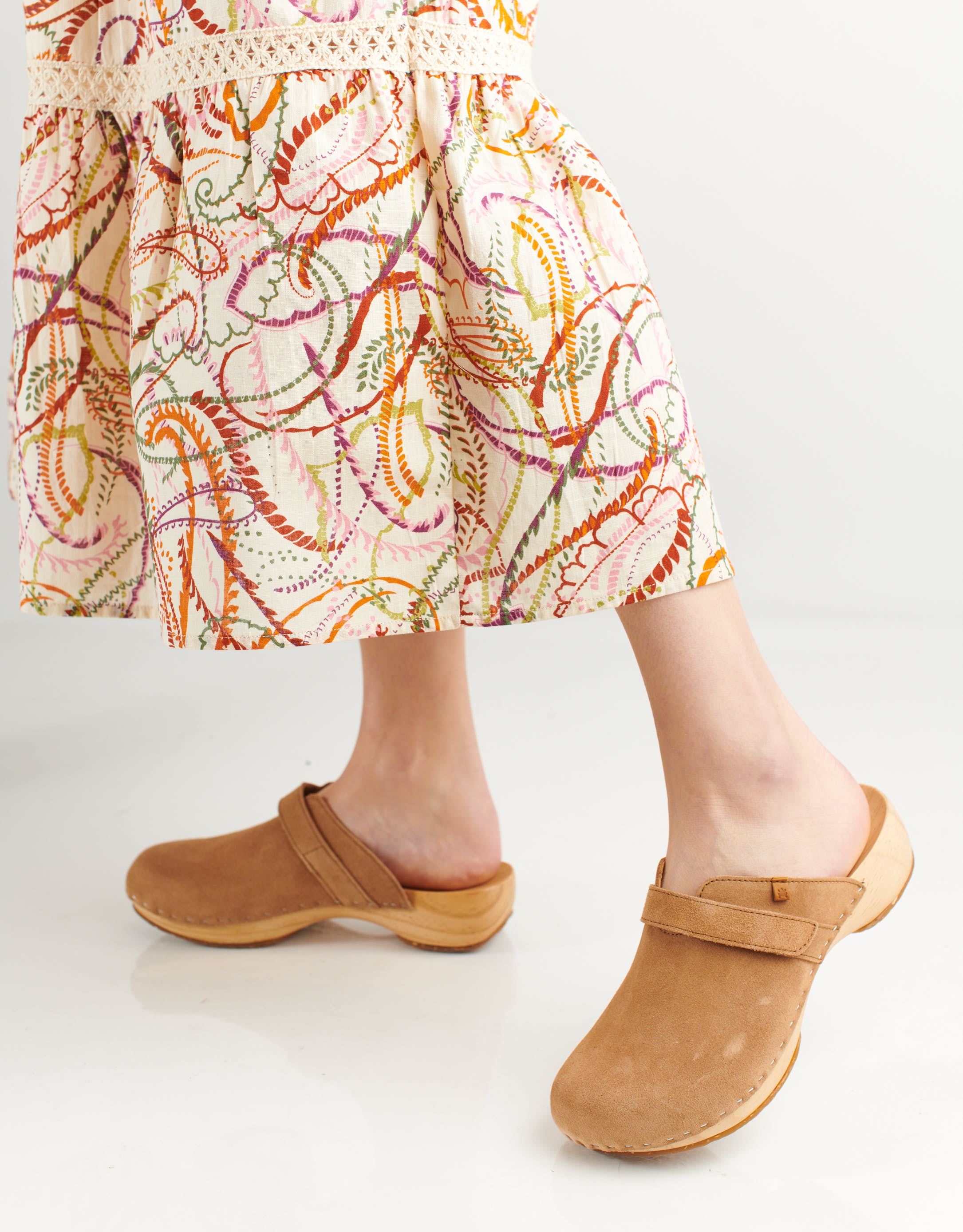 נעלי נשים - El Naturalista - כפכפי עץ SHOKUNIN - חום בהיר3