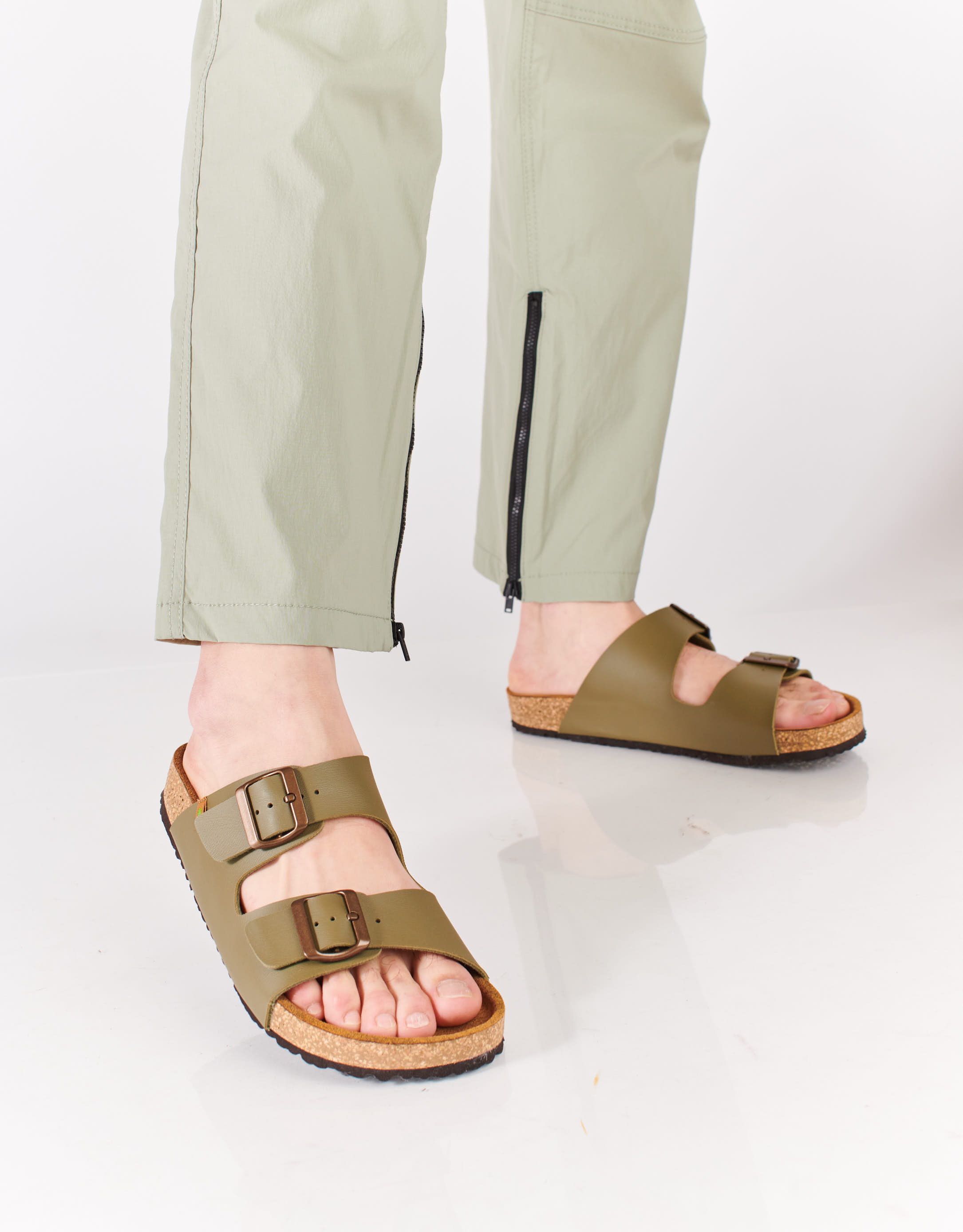 נעלי גברים - El Naturalista - כפכפי WARAJI VEGAN - חאקי4