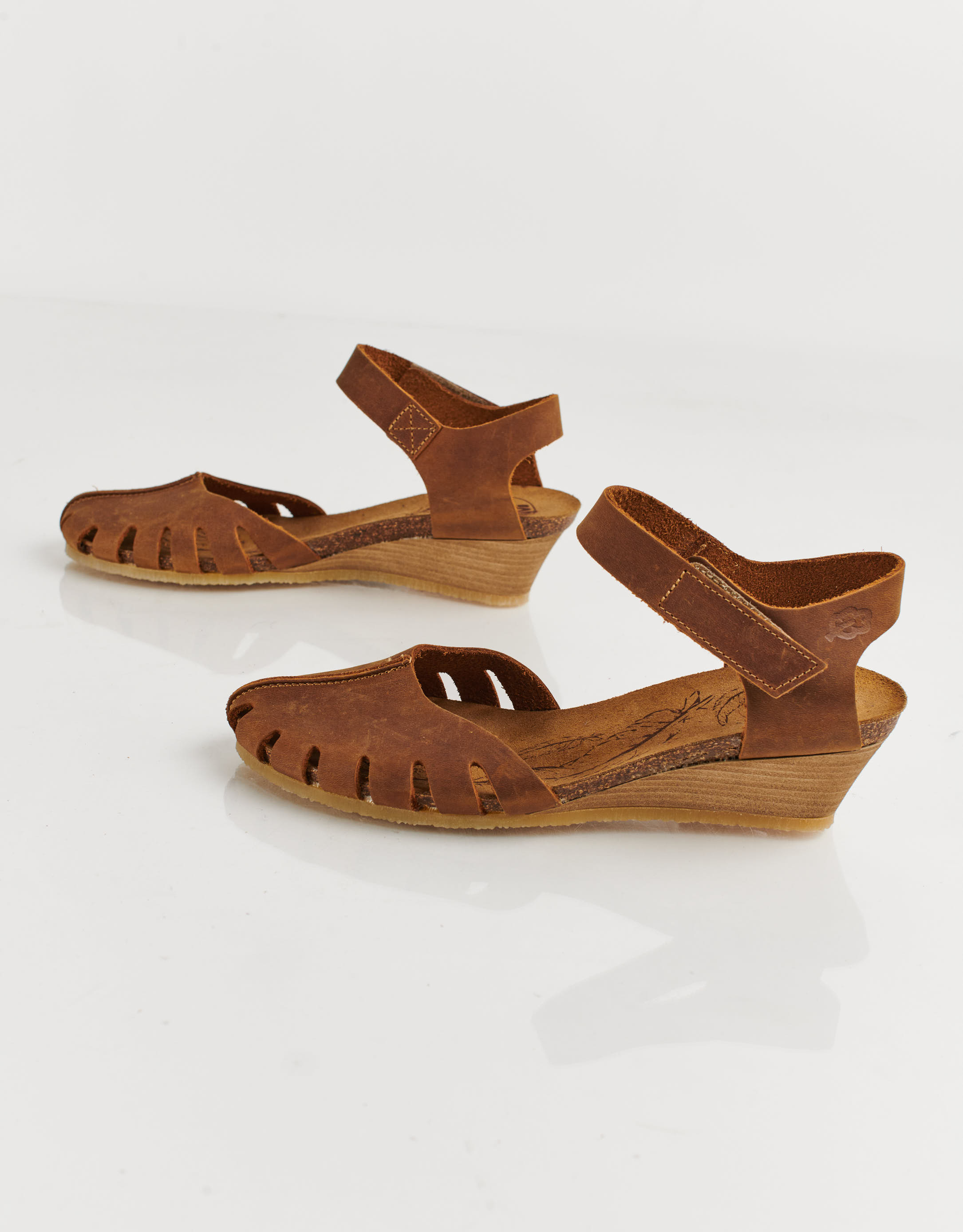 נעלי נשים - loints of Holland - סנדלים סגורים LOLA B - קאמל3