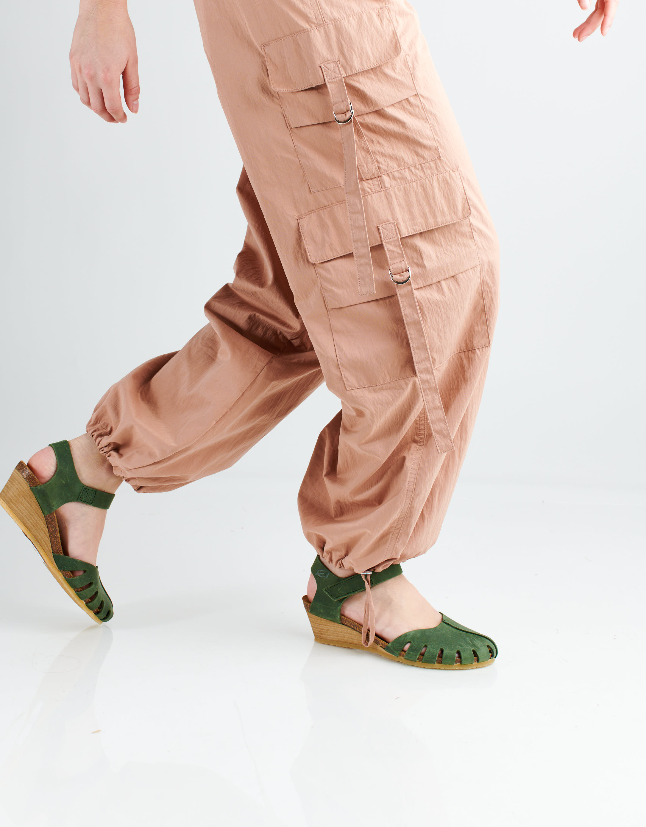 נעלי נשים - loints of Holland - סנדלים סגורים LOLA B - ירוק3