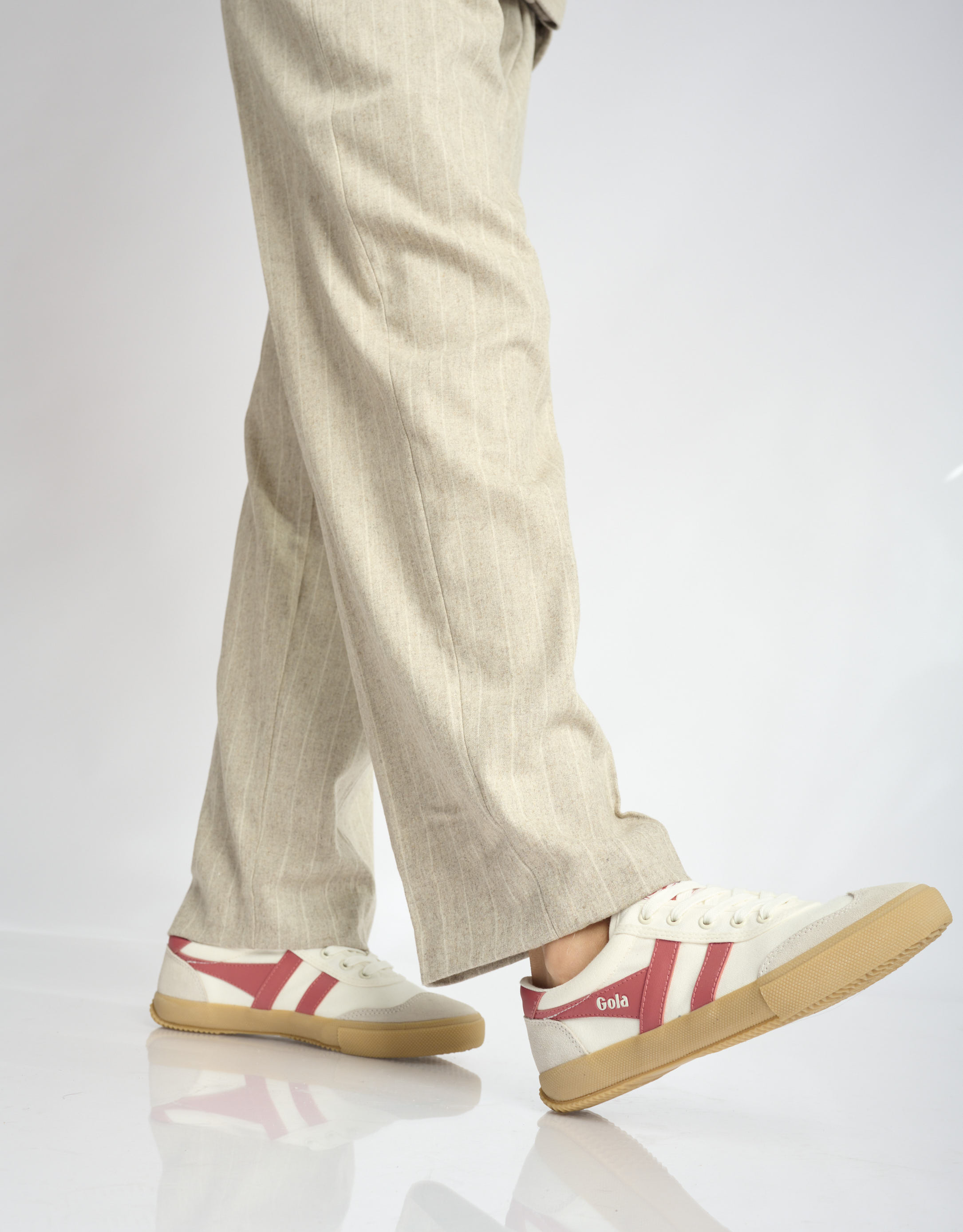 נעלי נשים - Gola - סניקרס BADMINTON GUM - לבן   ורוד2