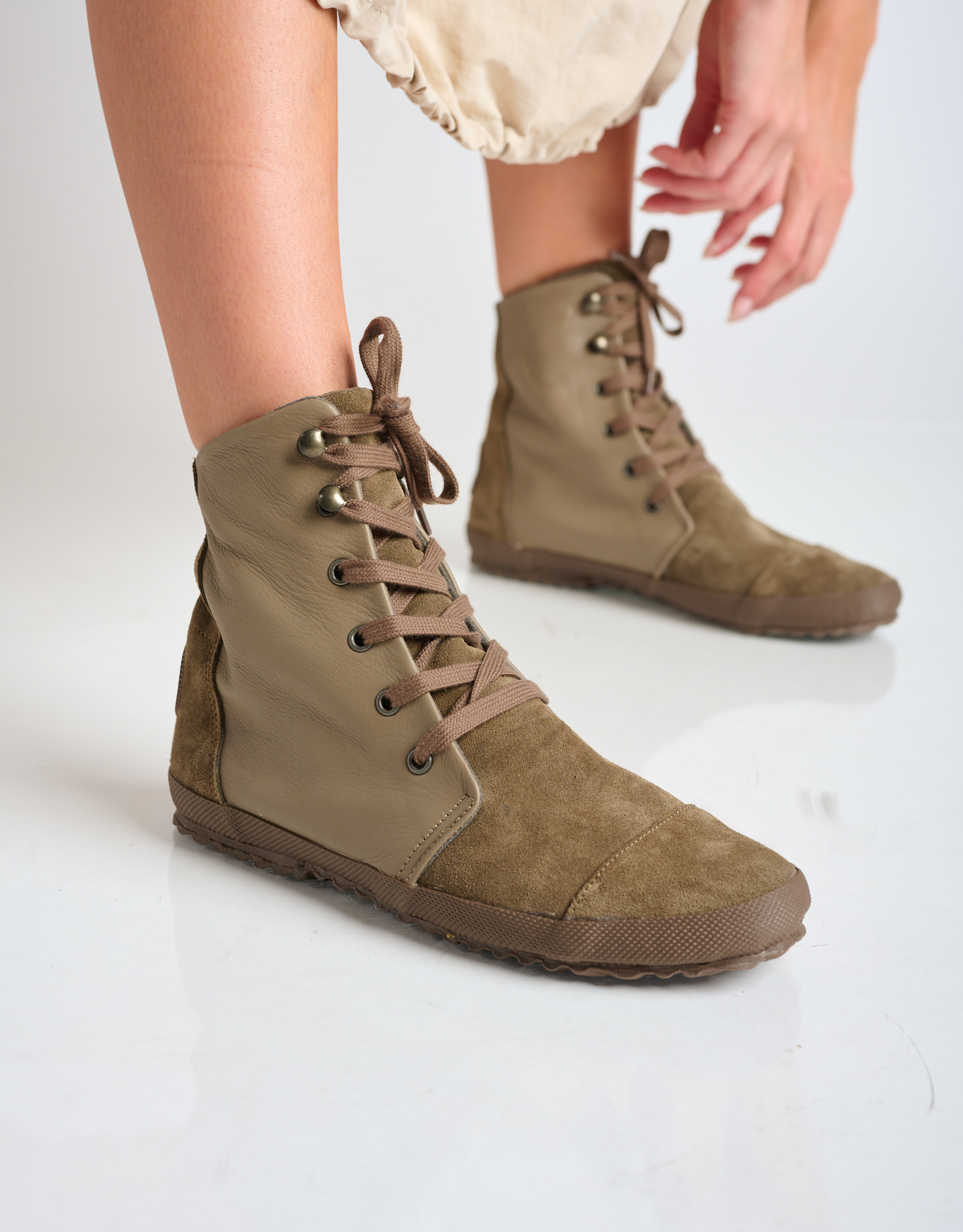 נעלי נשים - Aro - מגפונים עם שרוכים GUS - חום בהיר4