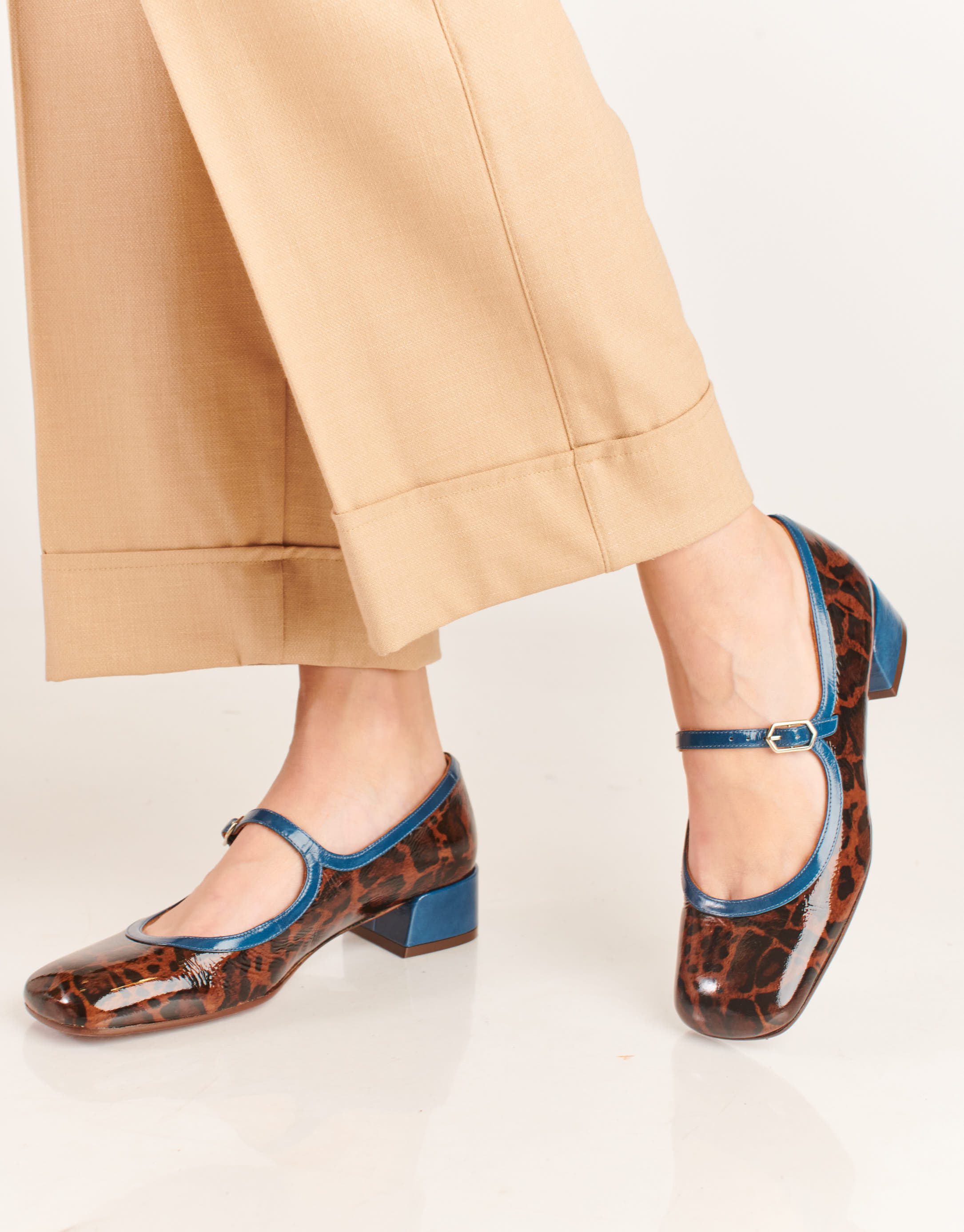 נעלי נשים - Chie Mihara - נעלי בובה IDAN - חום2