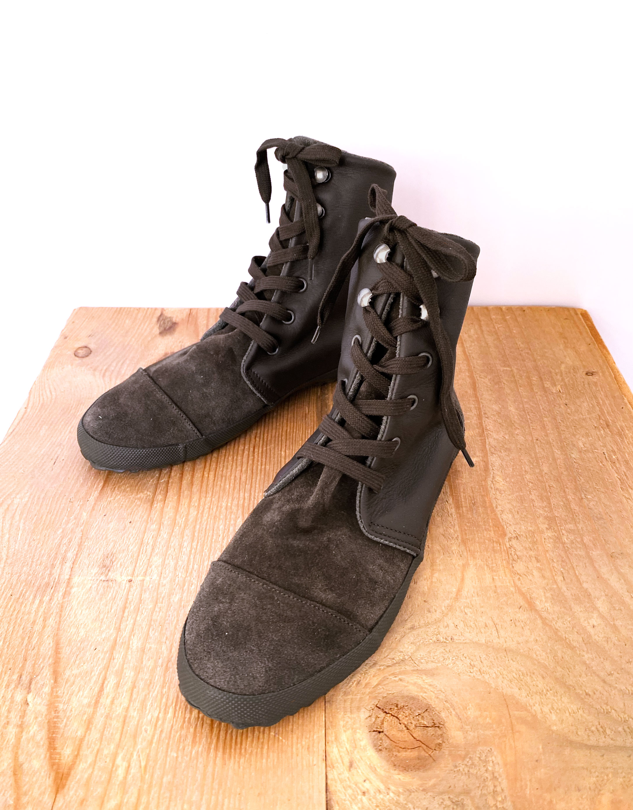 נעלי נשים - Aro - מגפונים עם שרוכים GUS - חום כהה3