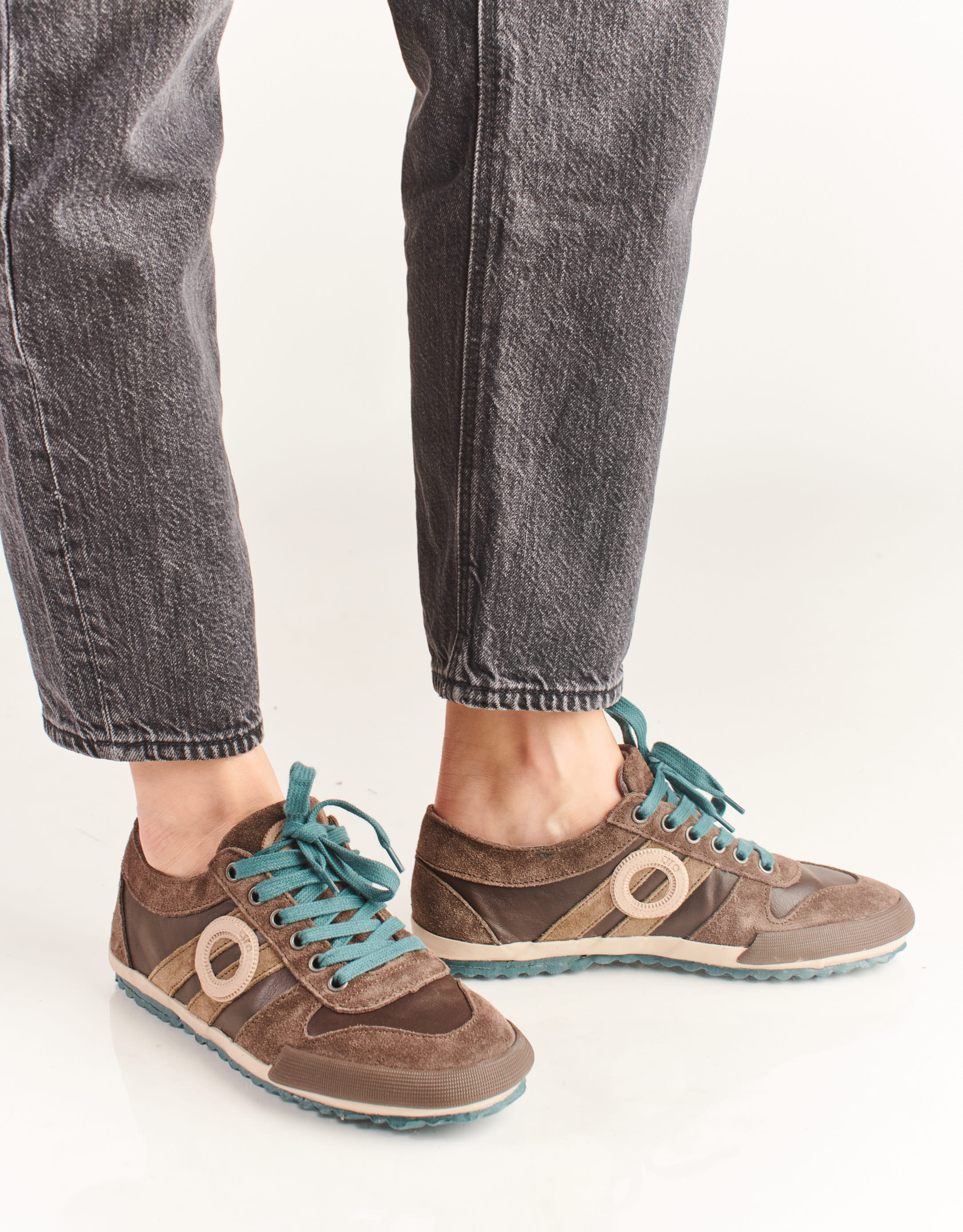 נעלי נשים - Aro - סניקרס נמוכות מעור IDO - חום כהה2