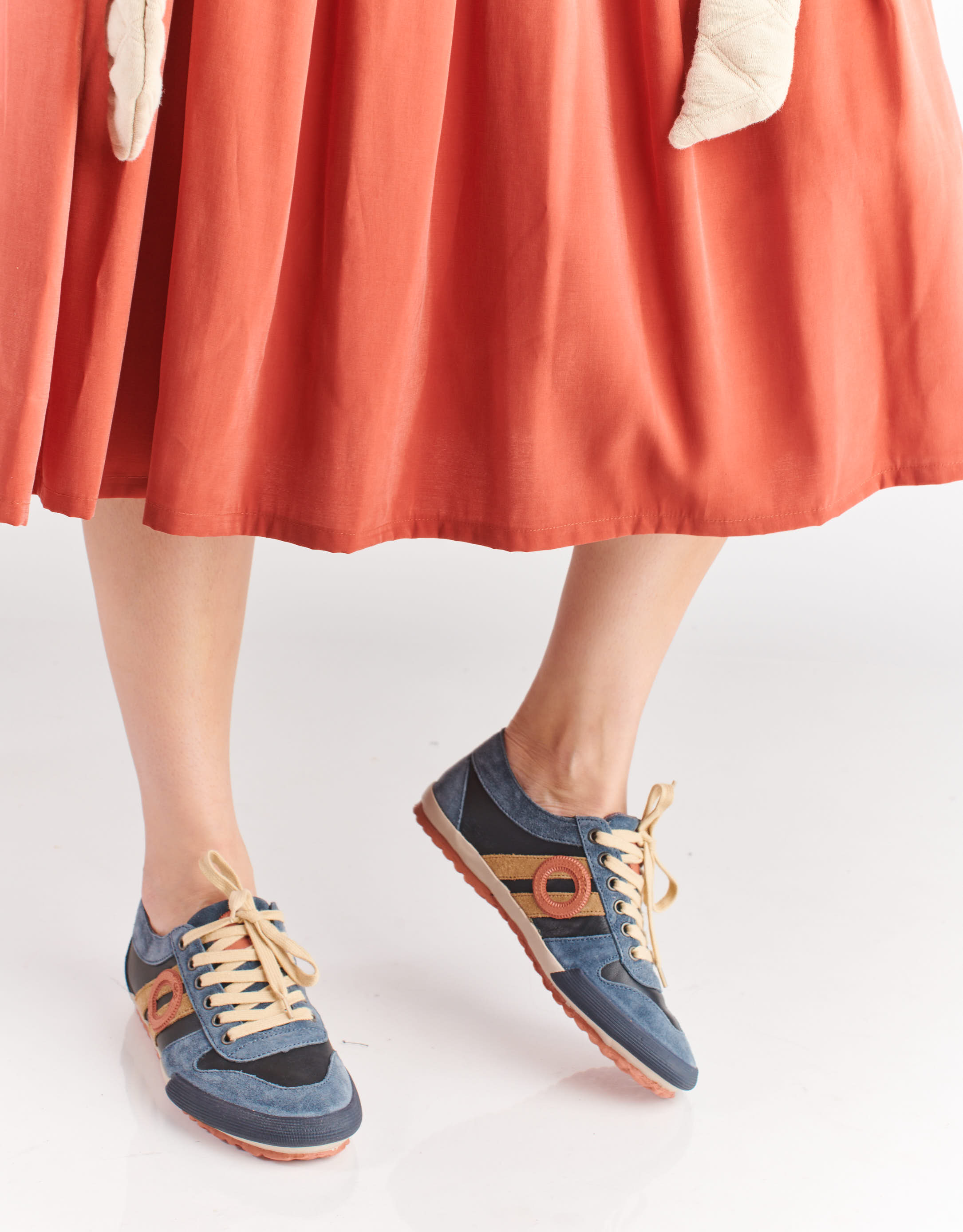 נעלי נשים - Aro - סניקרס נמוכות מעור IDO - כחול2