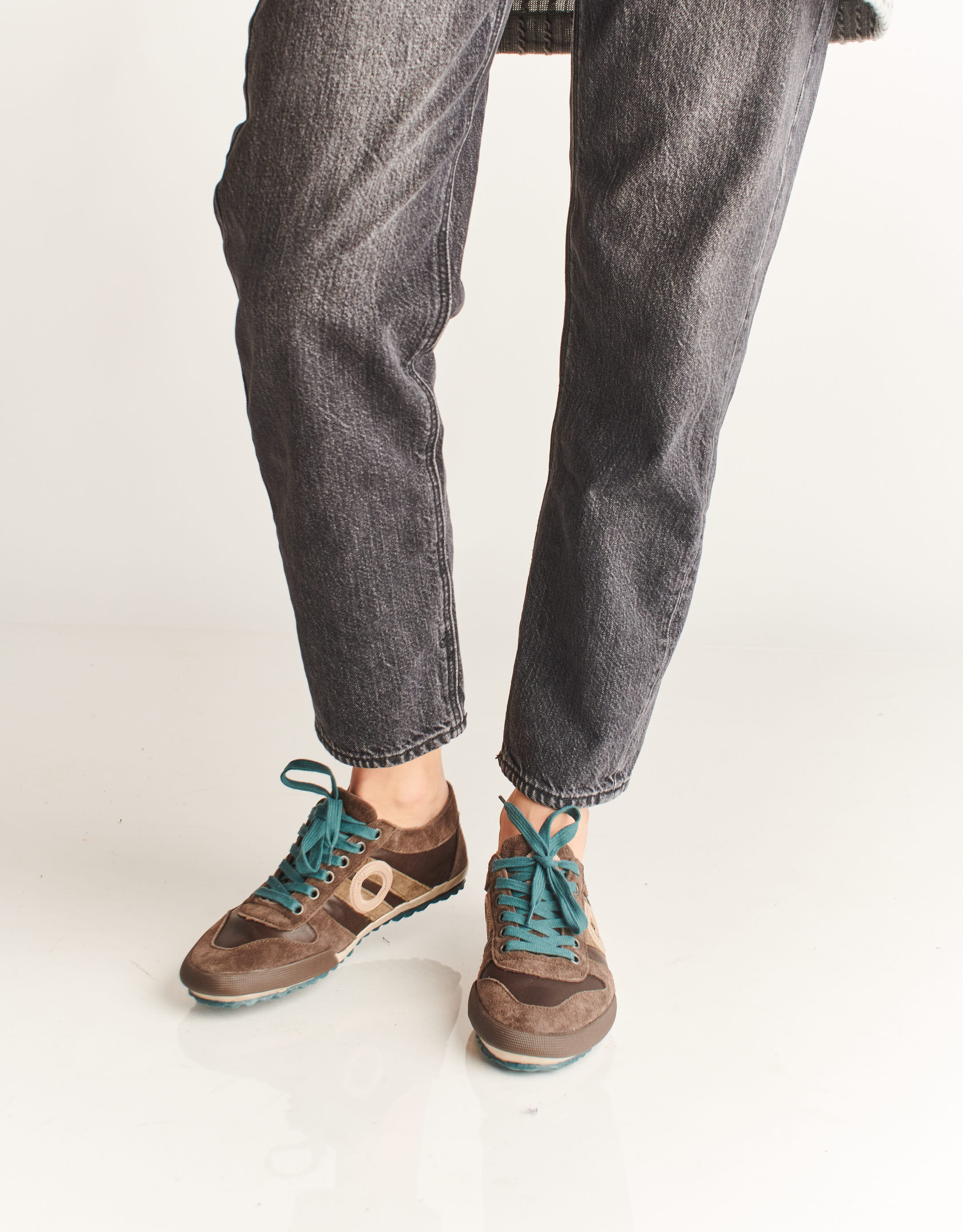 נעלי נשים - Aro - סניקרס נמוכות מעור IDO - חום כהה4