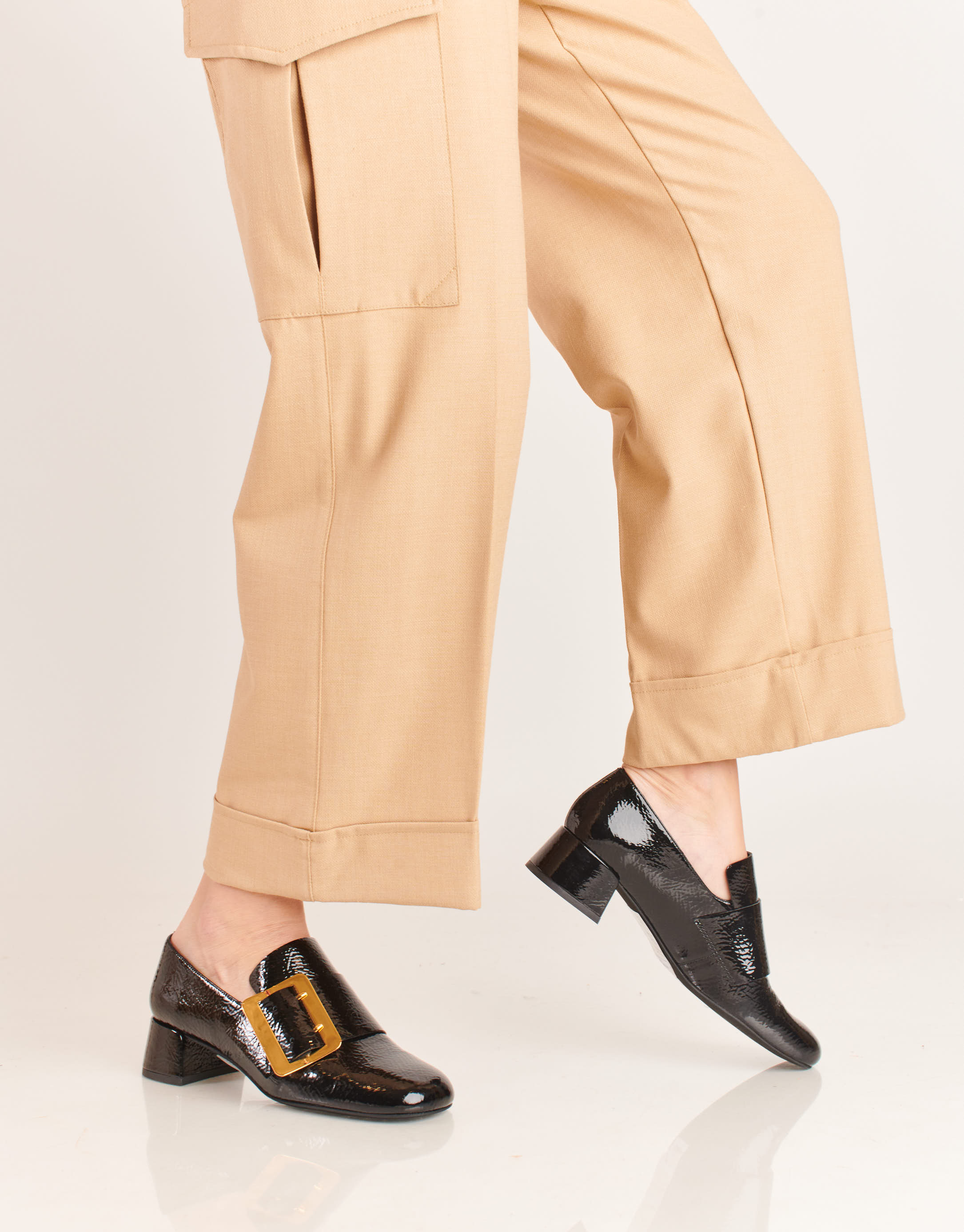 נעלי נשים - Jeffrey Campbell - נעליי לק עם אבזם PROCTOR - שחור1