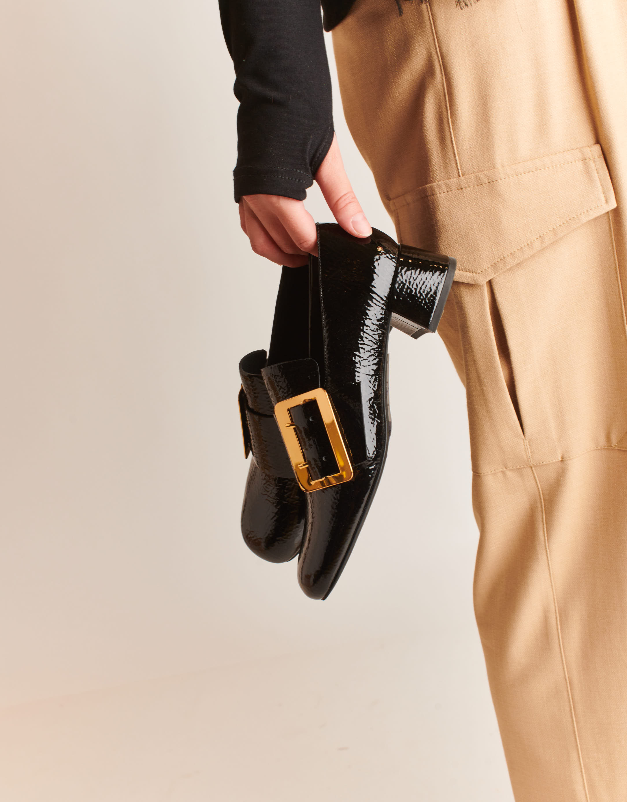 נעלי נשים - Jeffrey Campbell - נעליי לק עם אבזם PROCTOR - שחור2