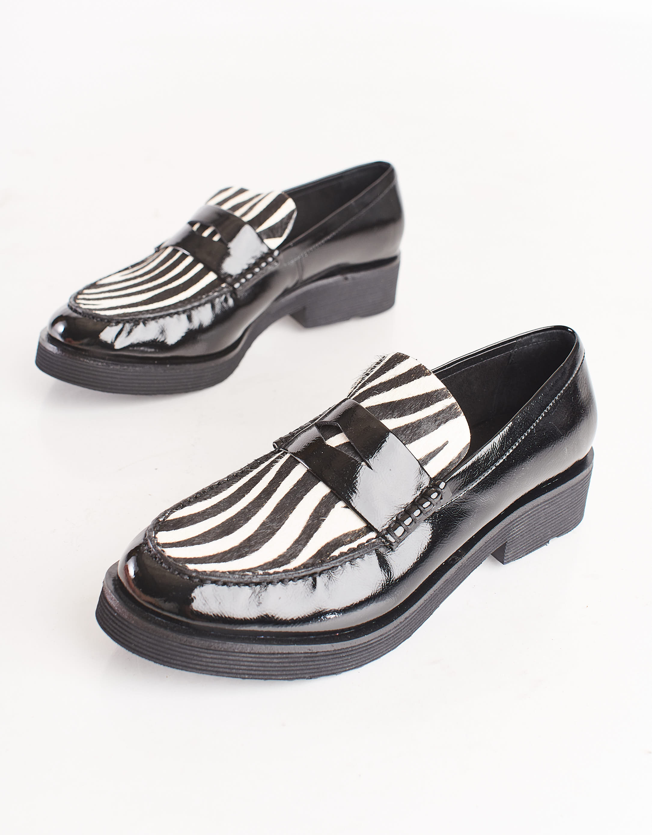 נעלי נשים - Jeffrey Campbell - מוקסינים משולבים LENNA PR - זברה2