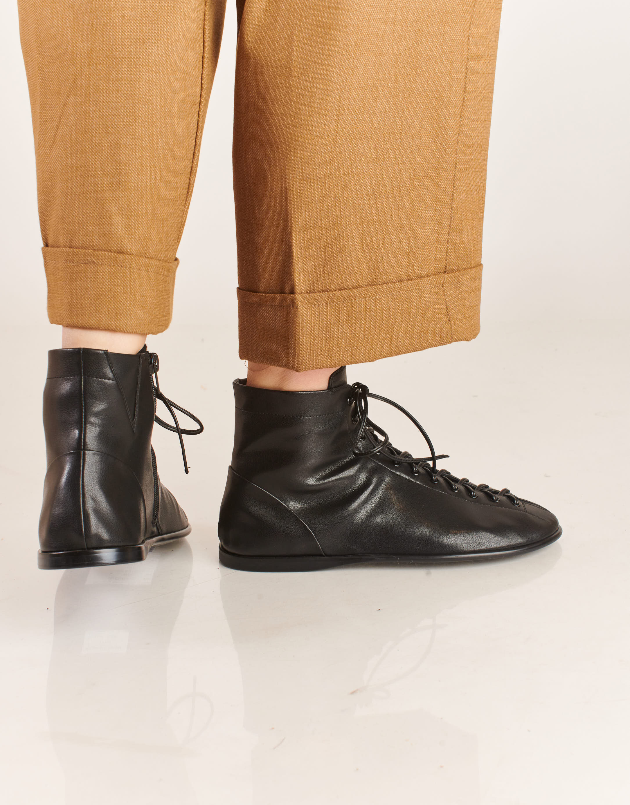 נעלי נשים - Jeffrey Campbell - מגפונים שטוחים BOXXED - שחור4