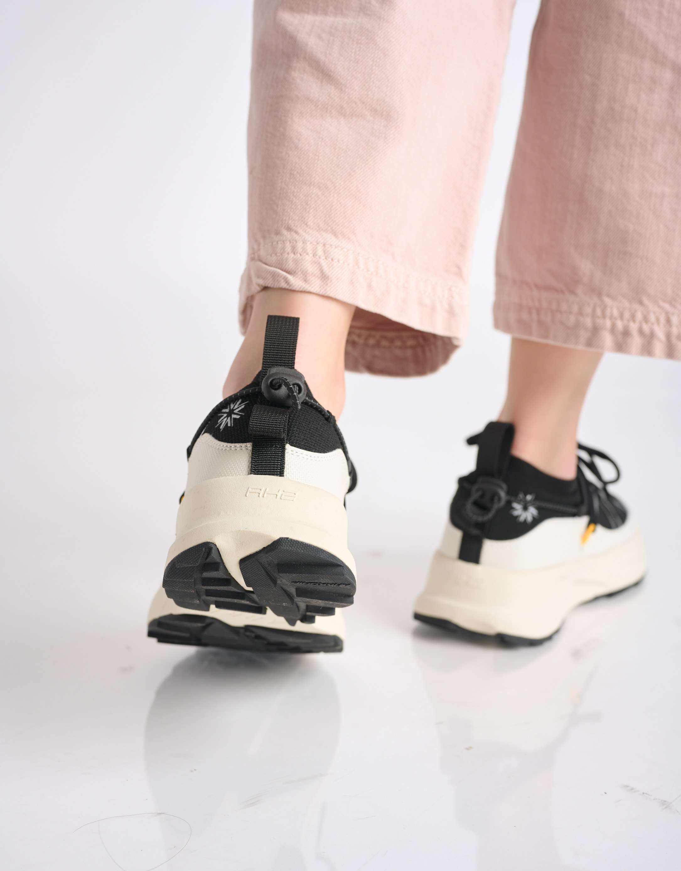 נעלי נשים - Arkk - סניקרס CITY TEK - שחור4