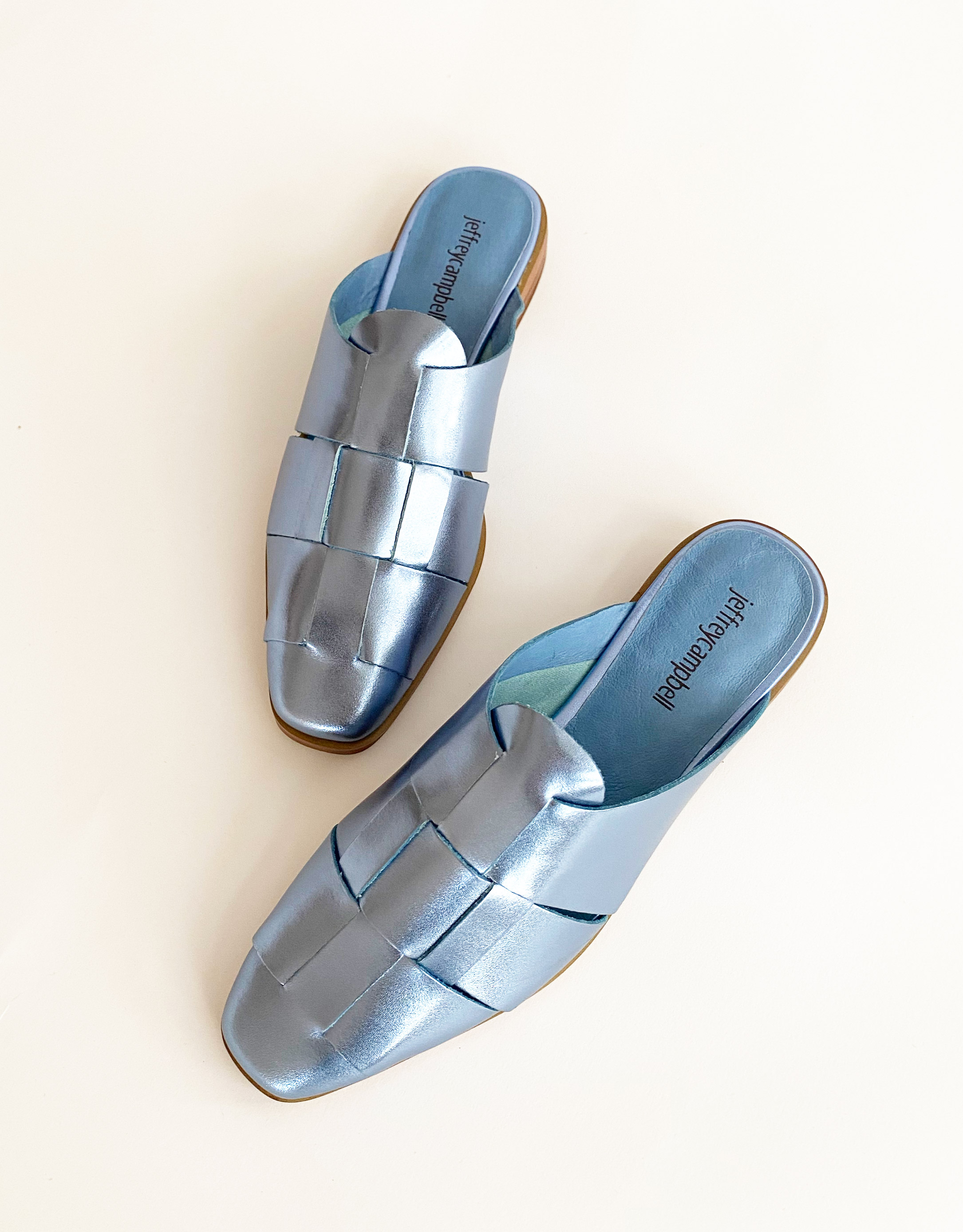 נעלי נשים - Jeffrey Campbell - כפכפים מטאליים EASTIN - תכלת3