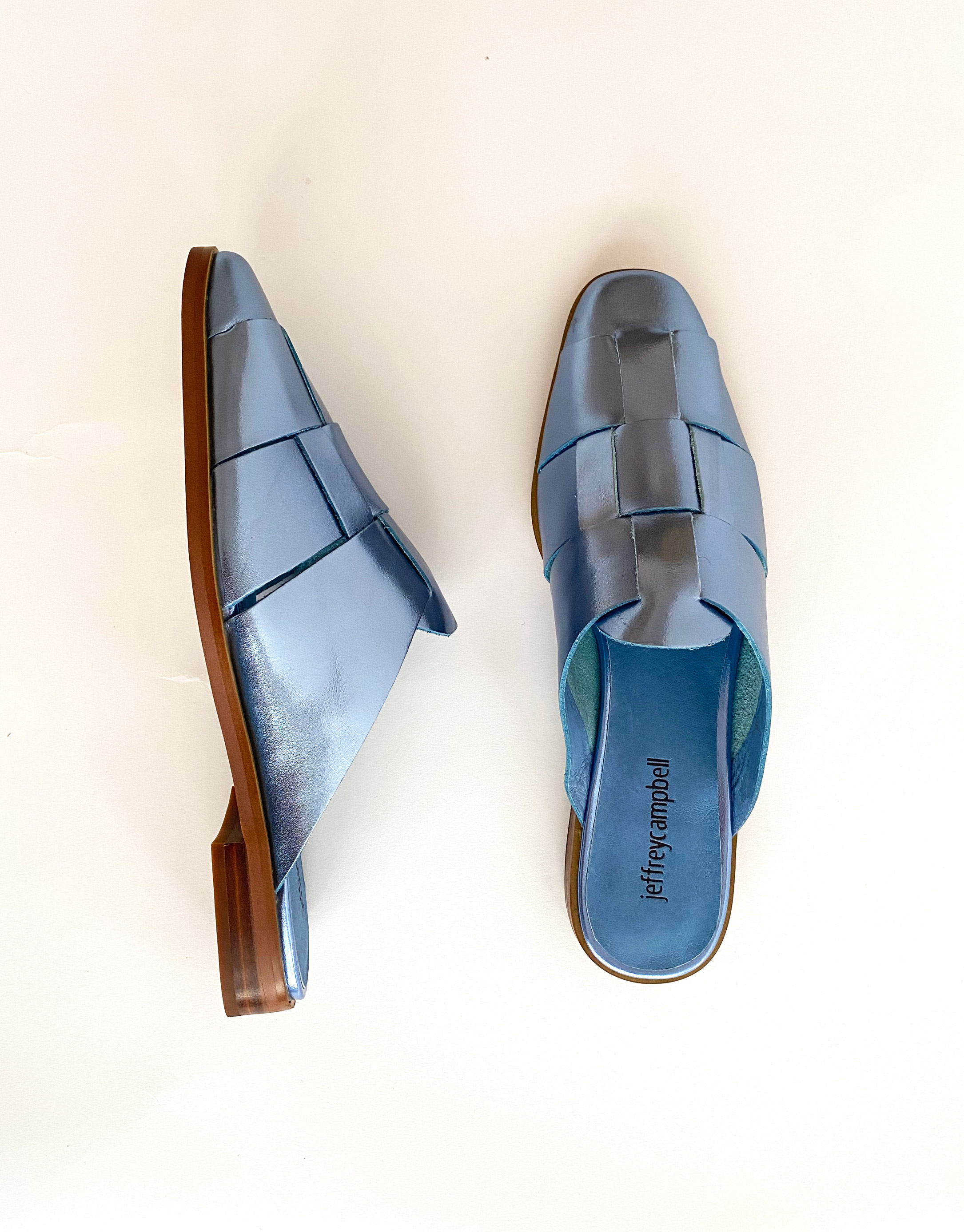 נעלי נשים - Jeffrey Campbell - כפכפים מטאליים EASTIN - תכלת2