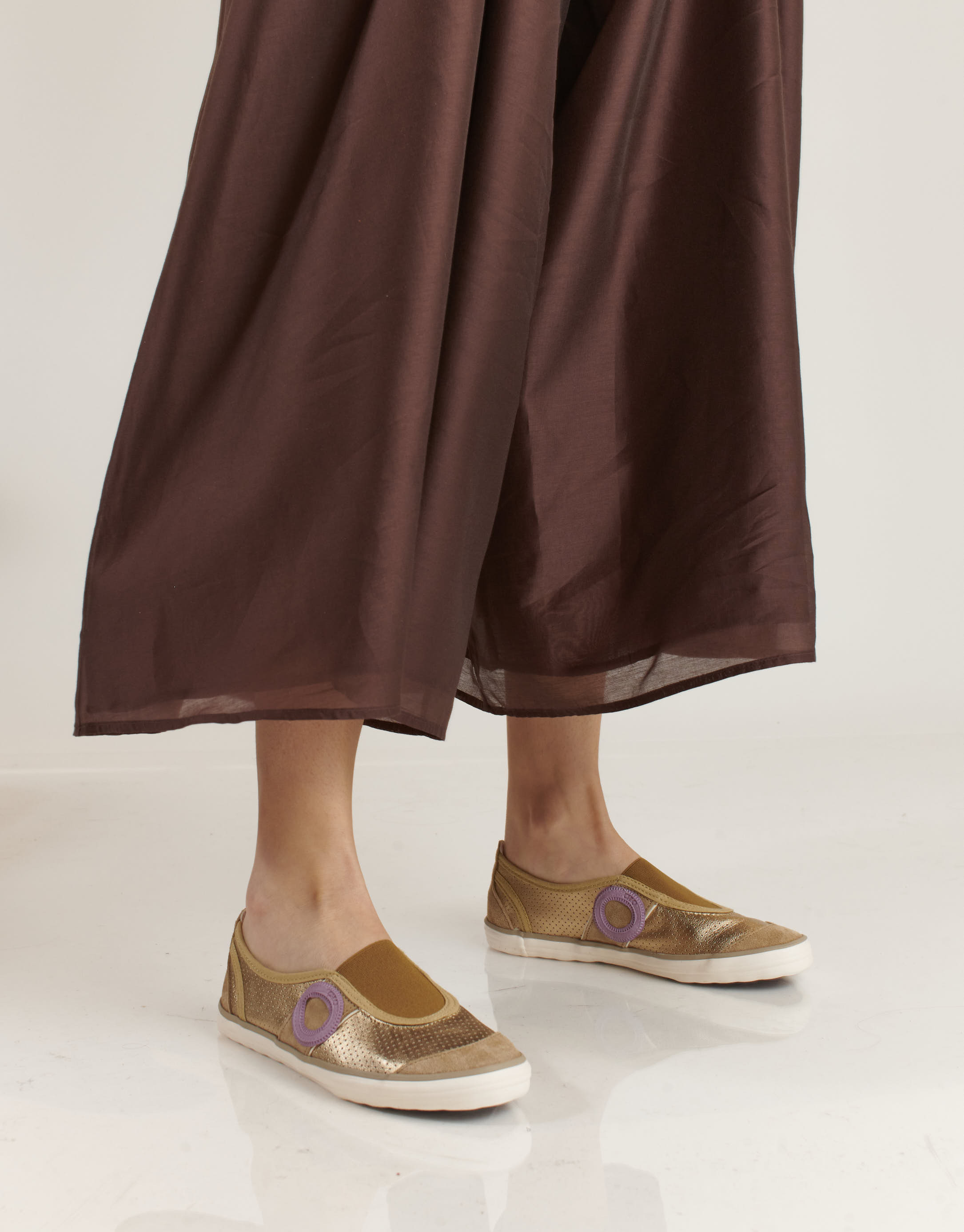 נעלי נשים - Aro - סליפ און PICADA מטאלי - ברונזה2