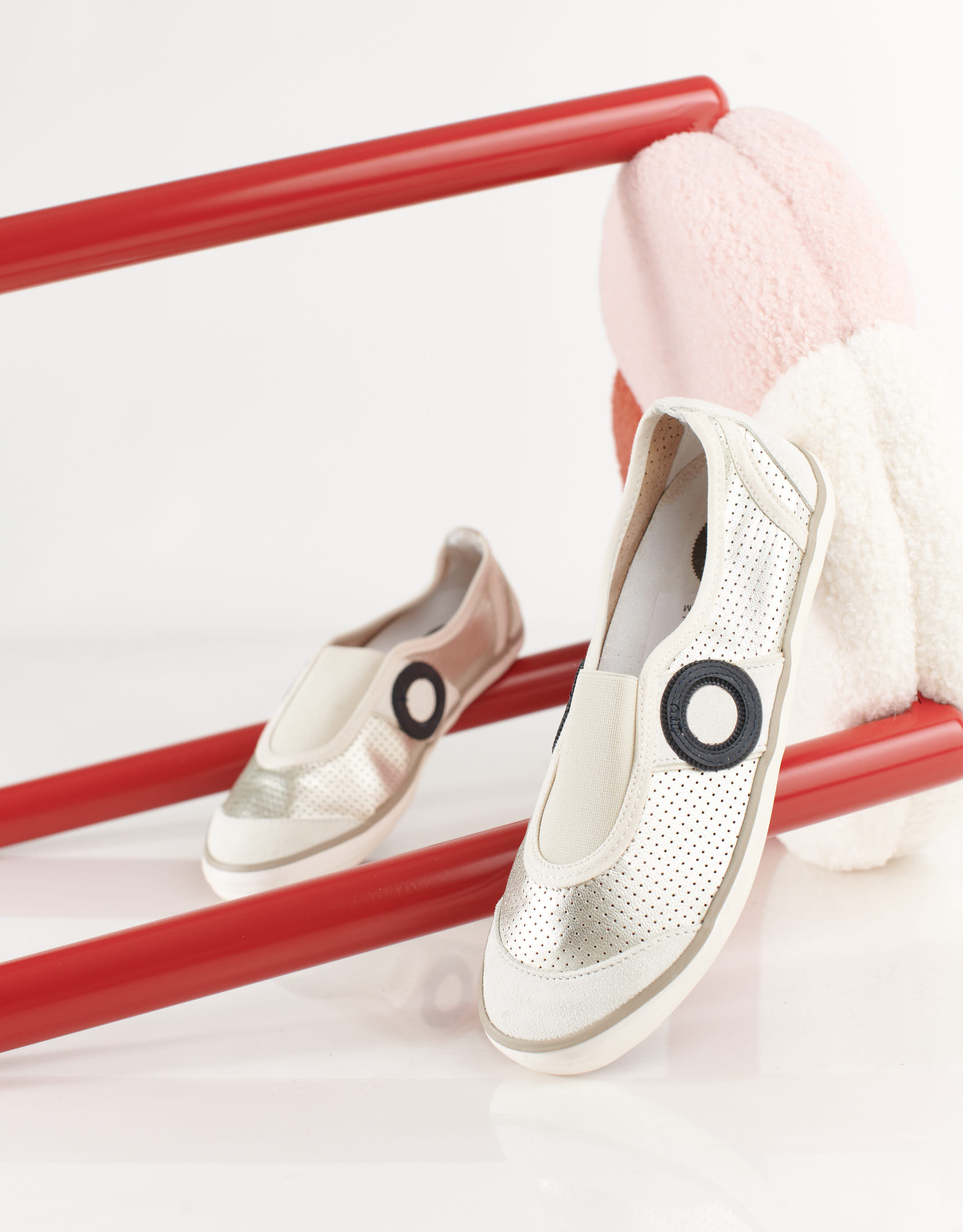 נעלי נשים - Aro - סליפ און PICADA מטאלי - פלטינה2