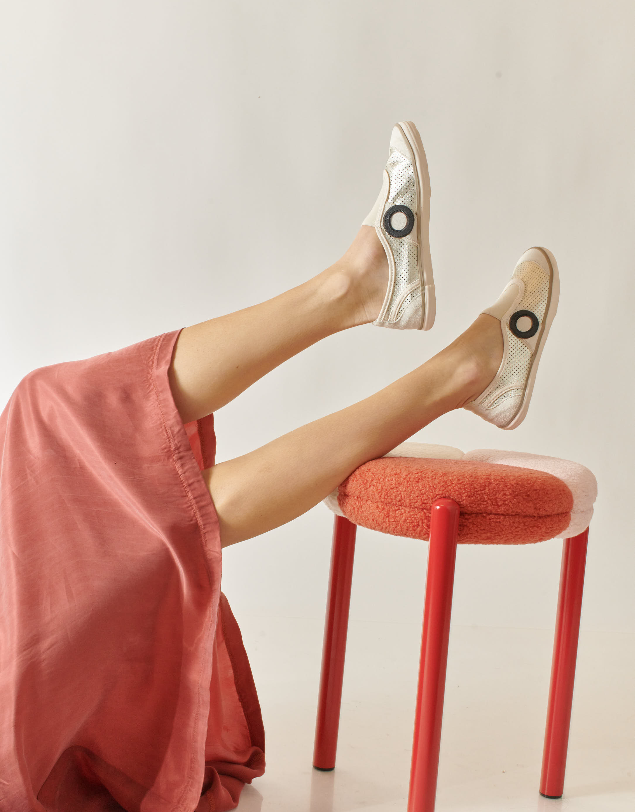 נעלי נשים - Aro - סליפ און PICADA מטאלי - פלטינה4