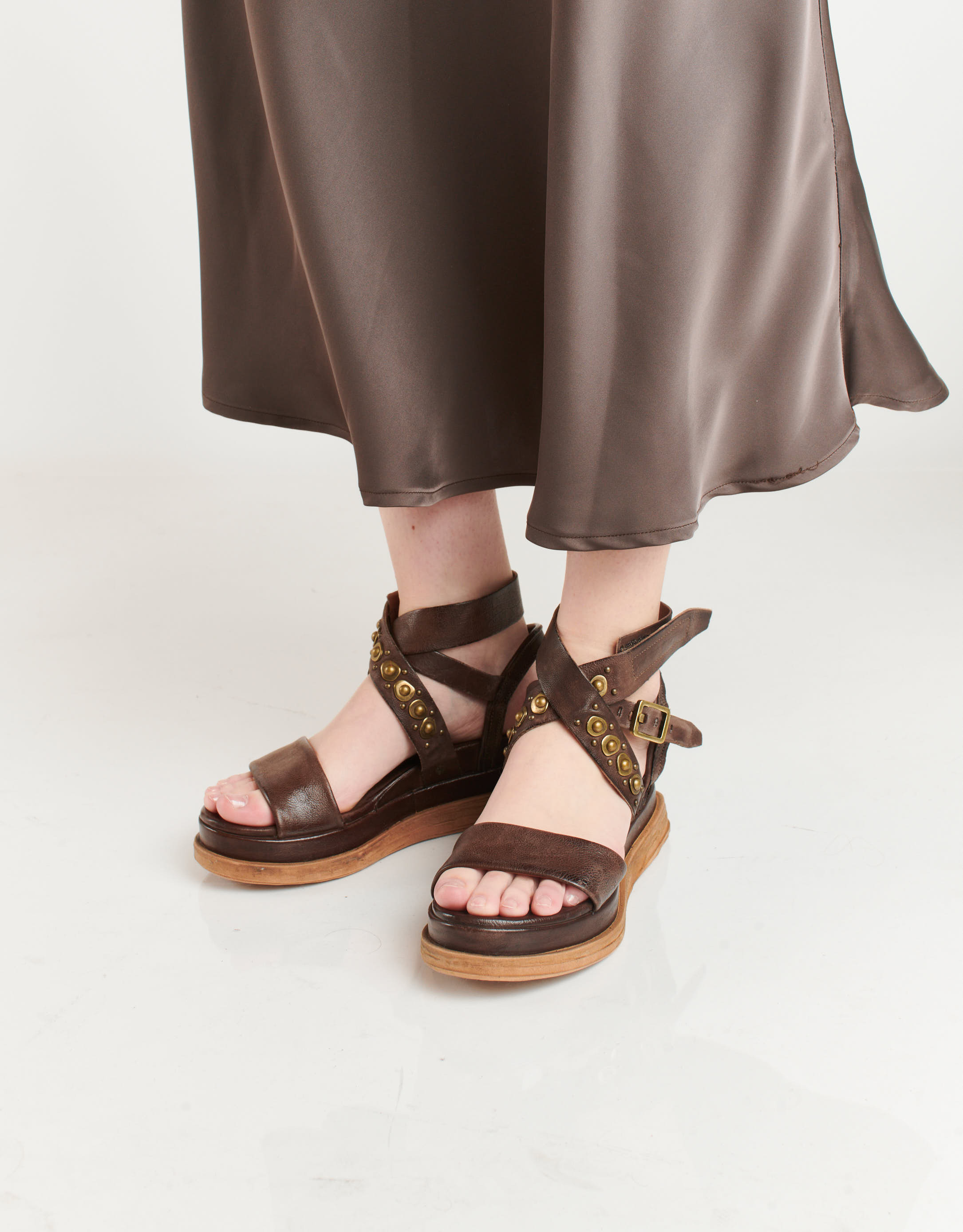 נעלי נשים - A.S. 98 - סנדלים עם ניטים LAGOS - חום3