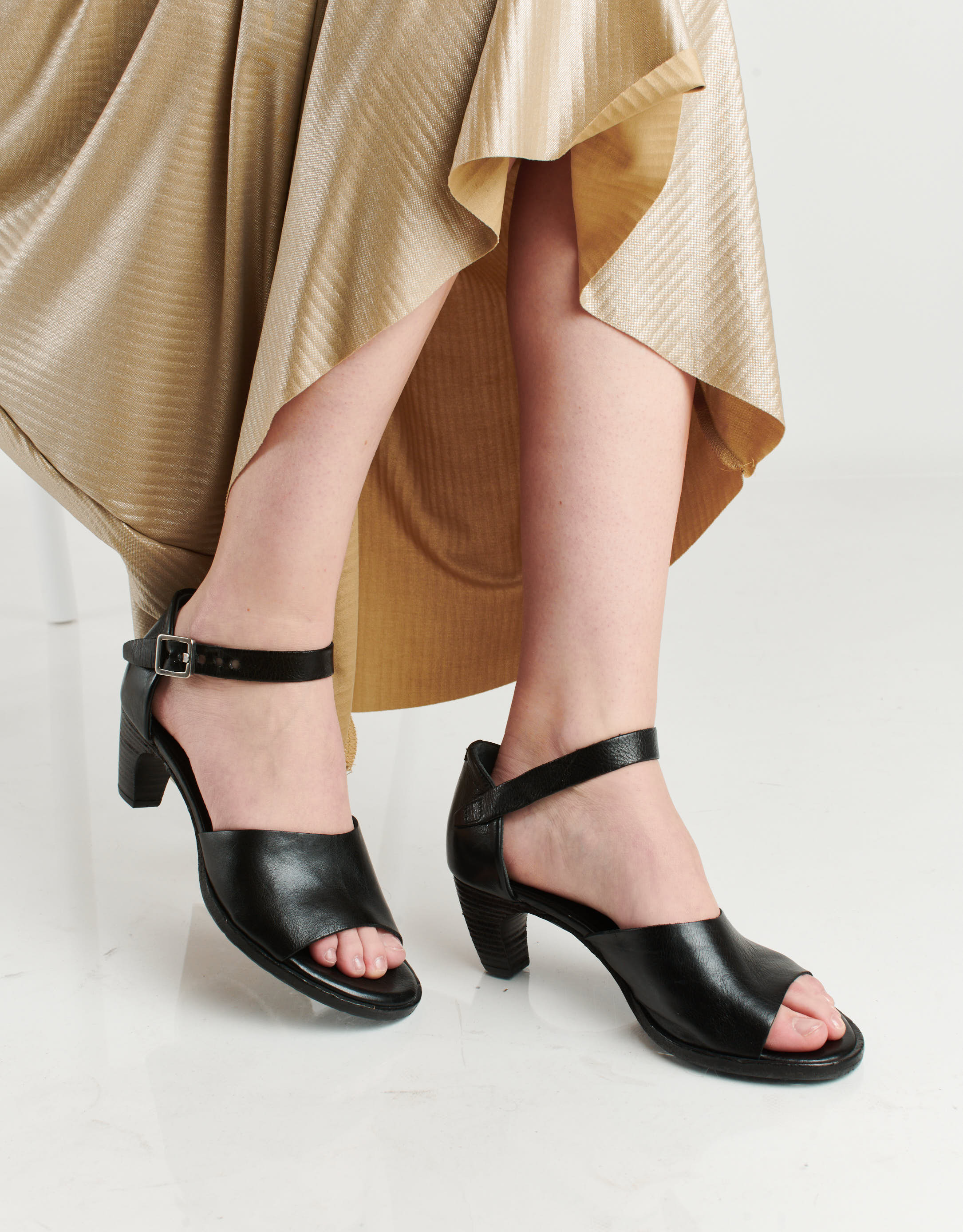 נעלי נשים - A.S. 98 - סנדלי עקב BANANA - שחור4