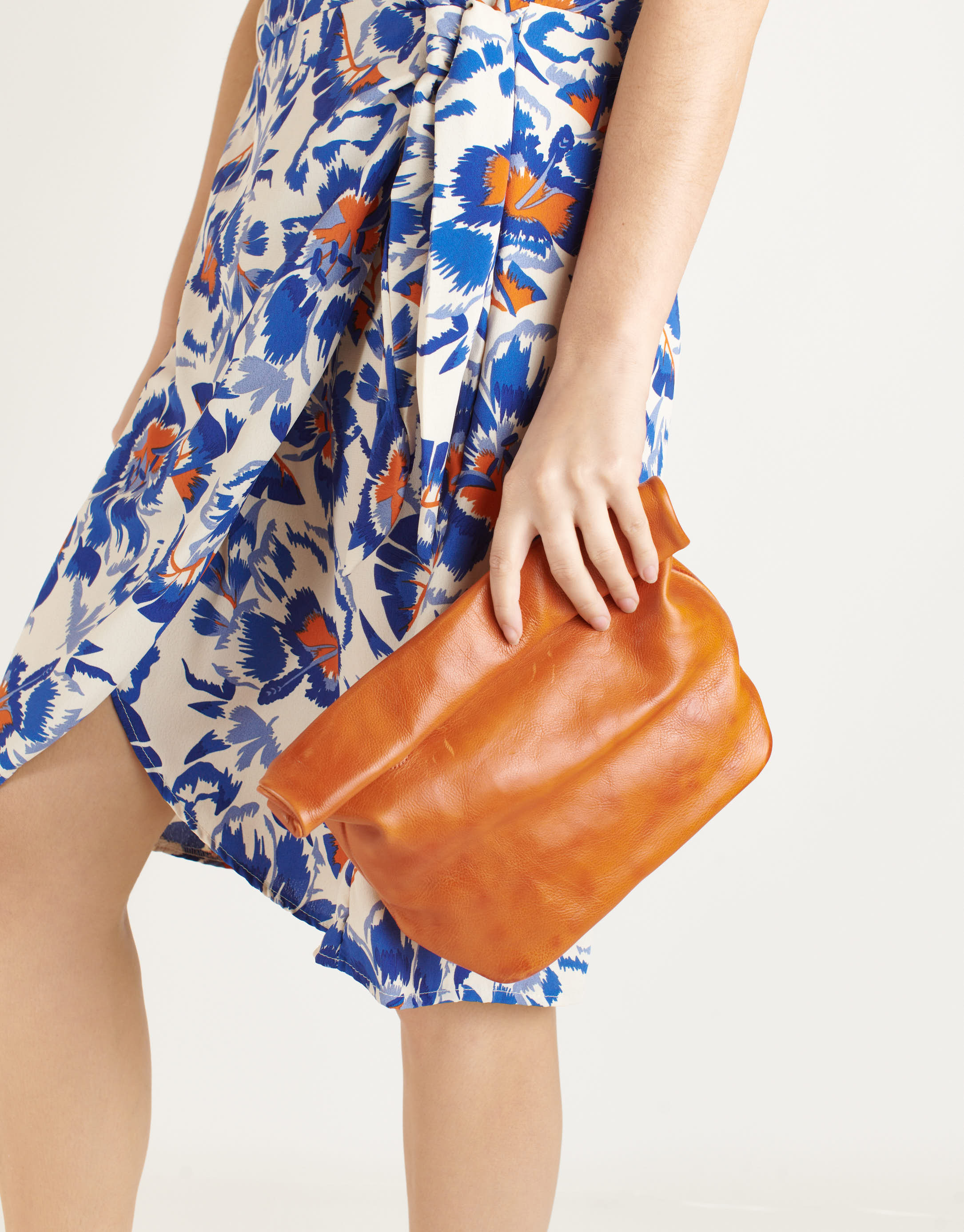 נעלי נשים - A.S. 98 - תיק קלאץ' KARINA - כתום2