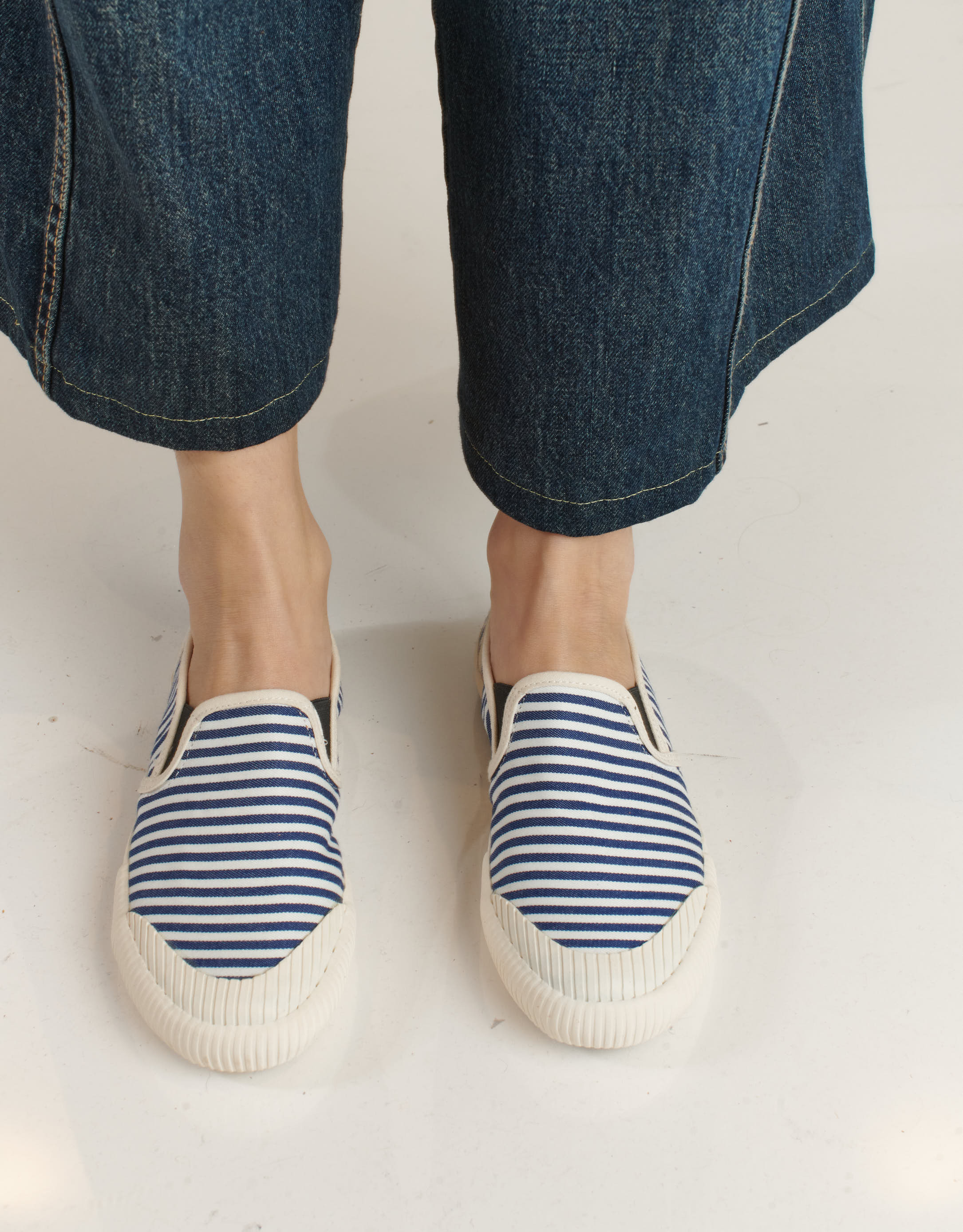 נעלי נשים - Aro - סליפ און  טבעוני  CHARLIE - פסים3