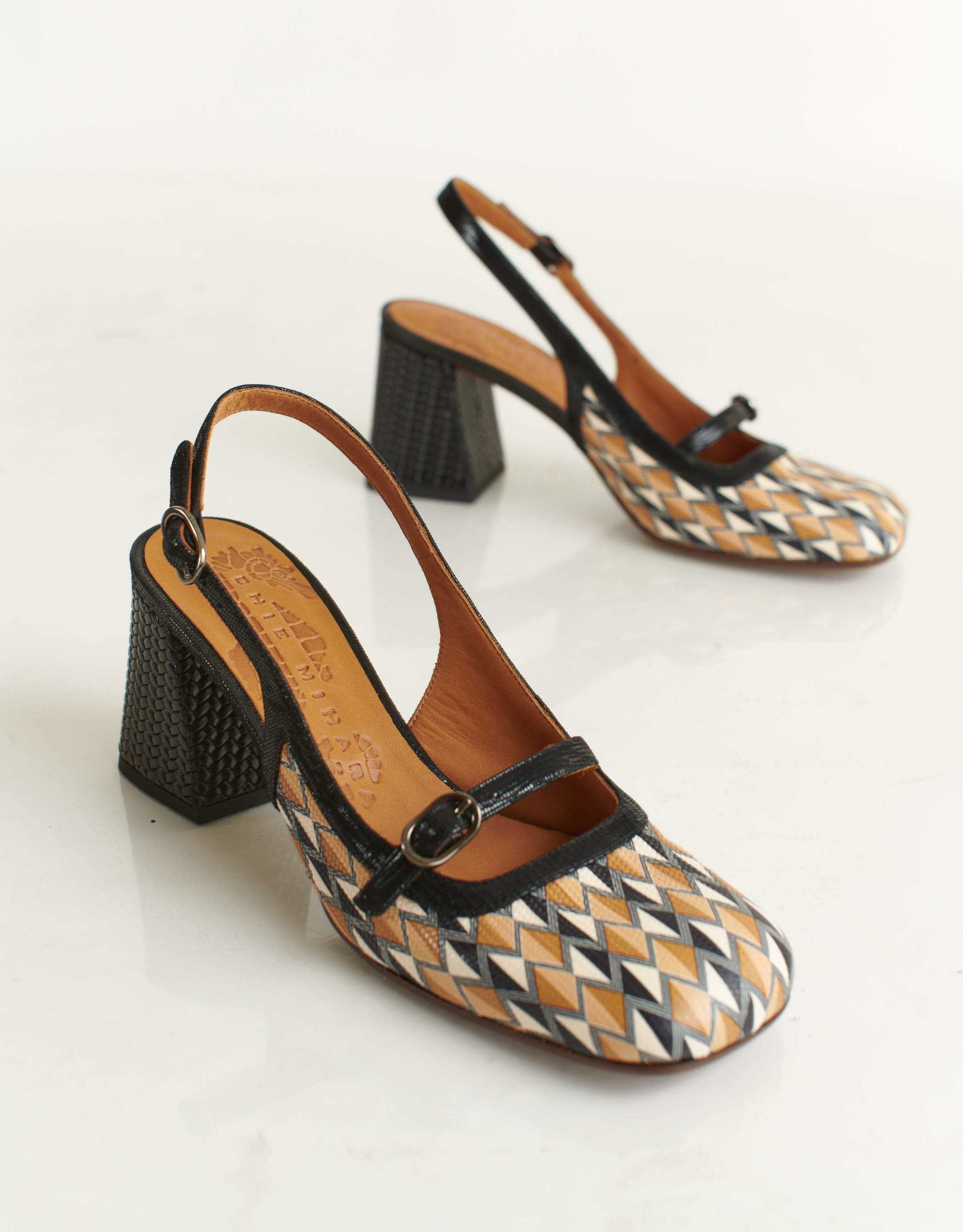 נעלי נשים - Chie Mihara - סנדלי עקב SUNAMI - שחור חום2