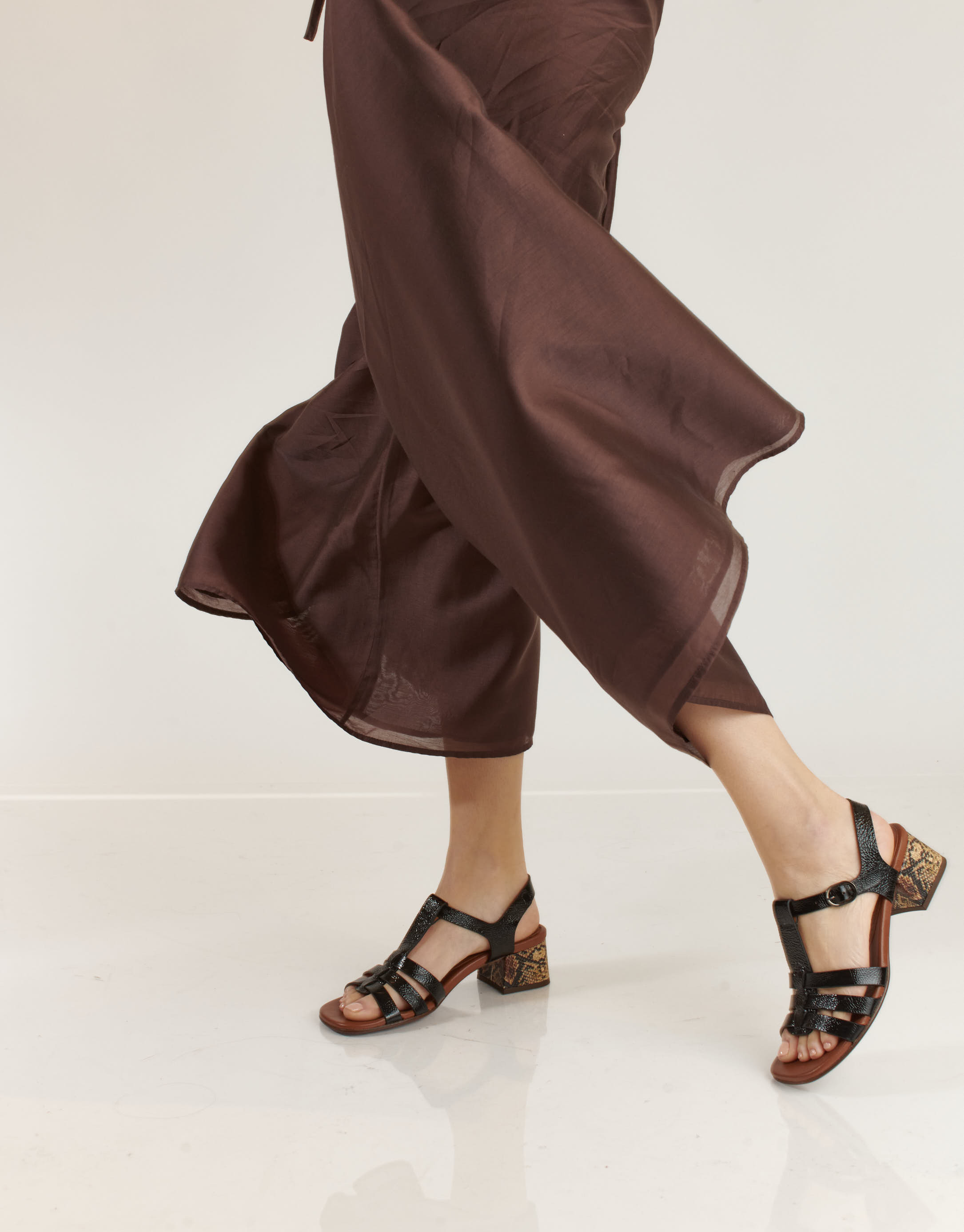 נעלי נשים - Chie Mihara - סנדלי עקב מעור QUAKIN - שחור3