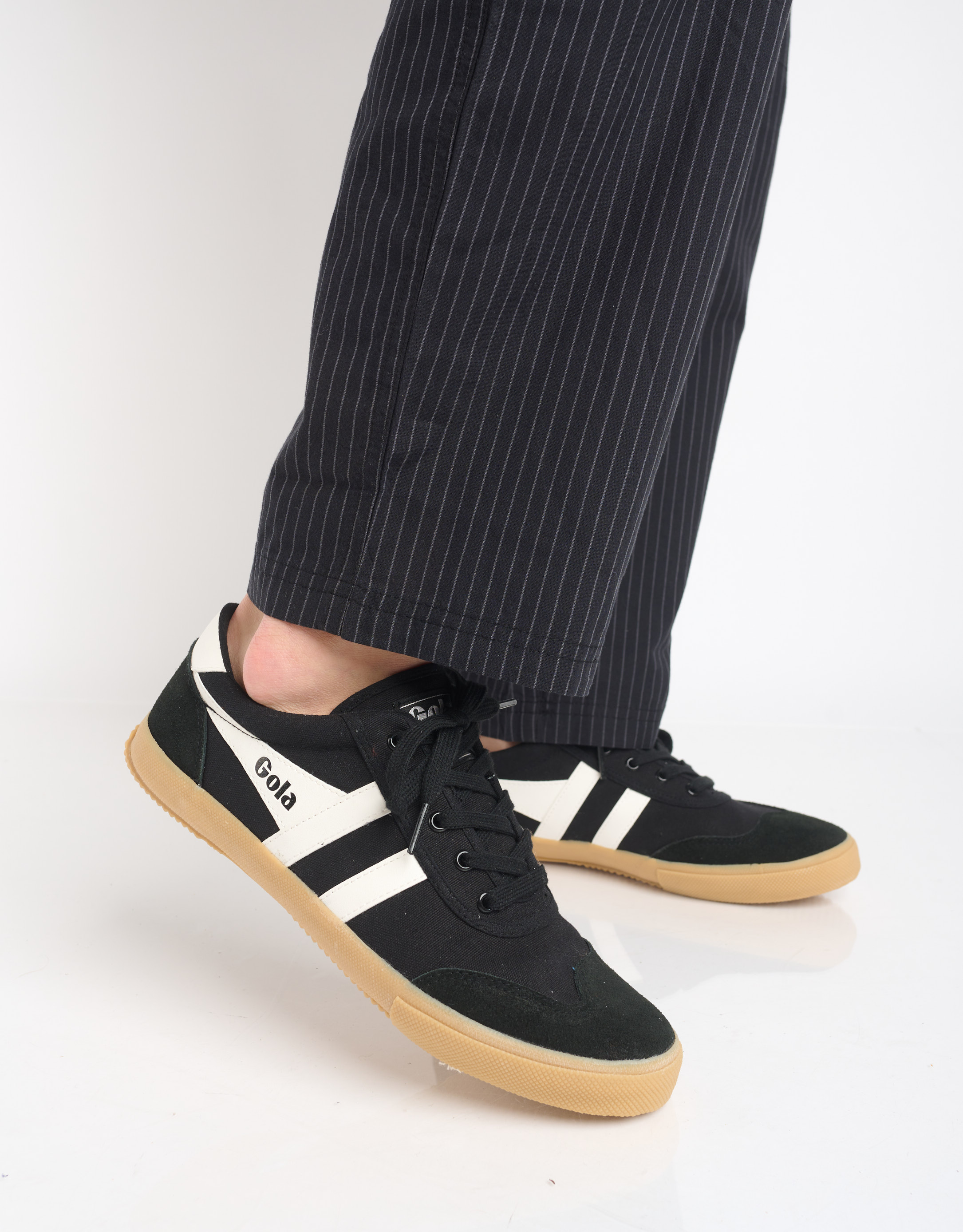 נעלי גברים - Gola - סניקרס BADMINTON GUM - שחור לבן4