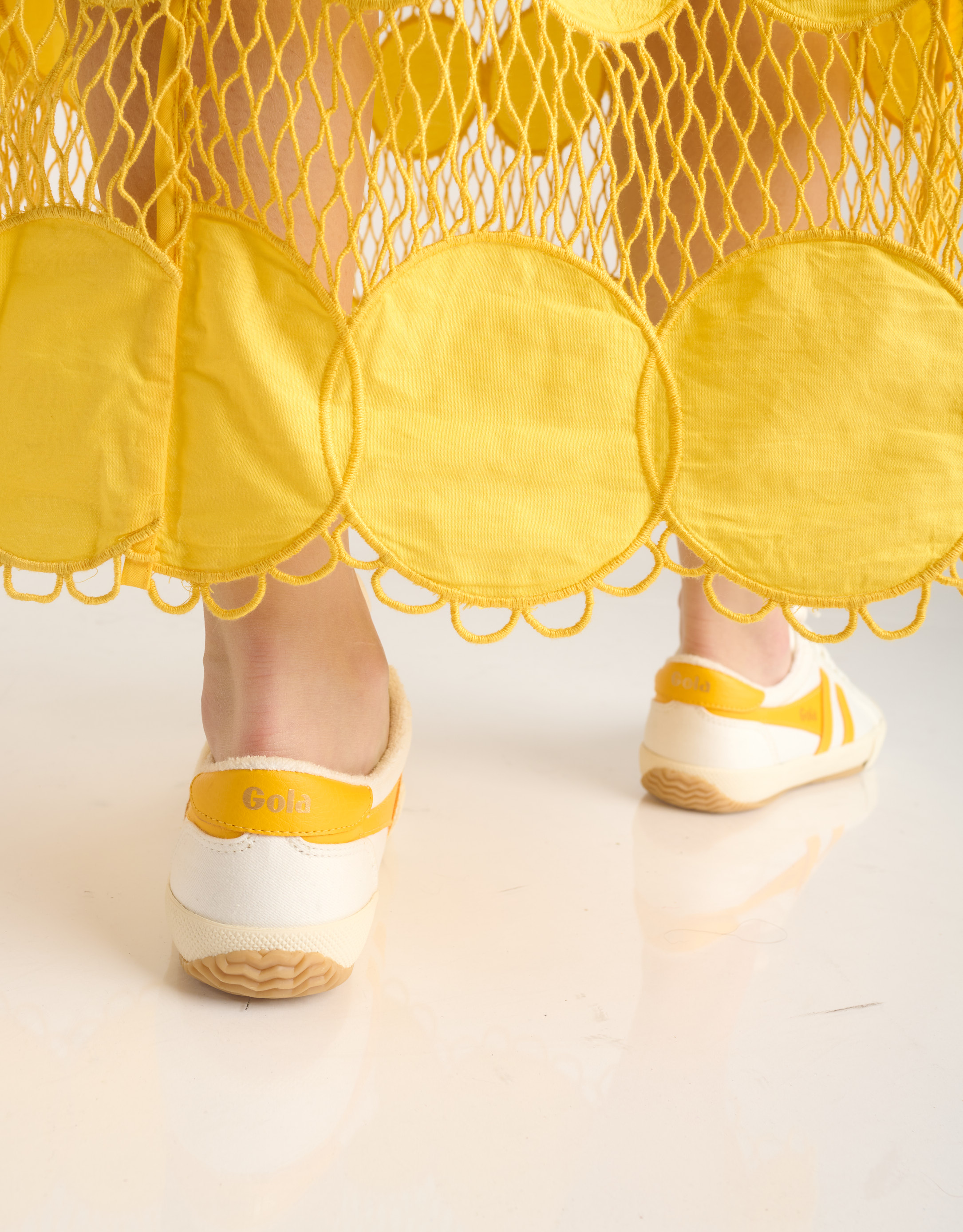 נעלי נשים - Gola - סניקרס בד STRATUS - לבן   צהוב4