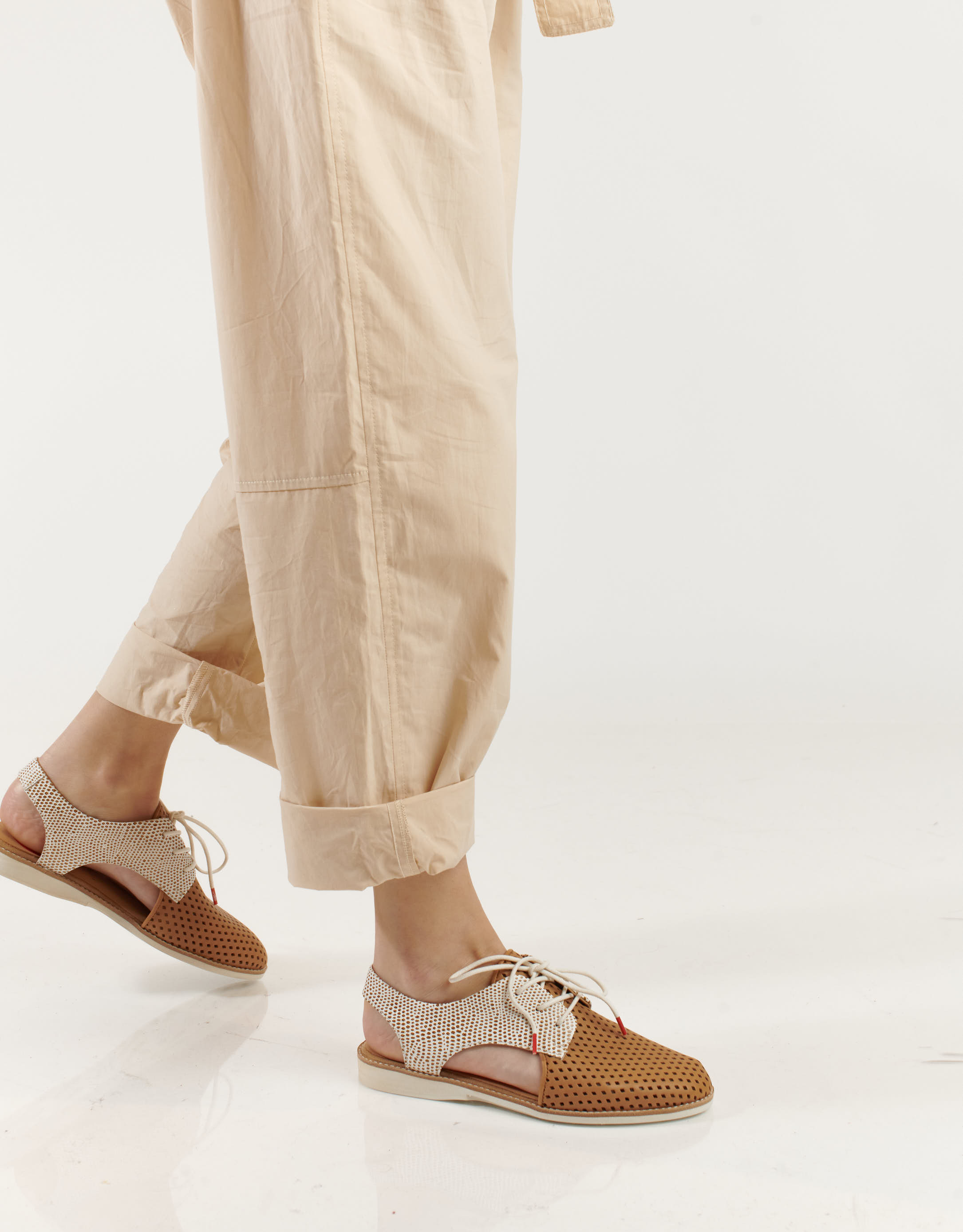 נעלי נשים - Rollie - סנדלי עור SLINGBACK PUNCH - בז'   לבן4