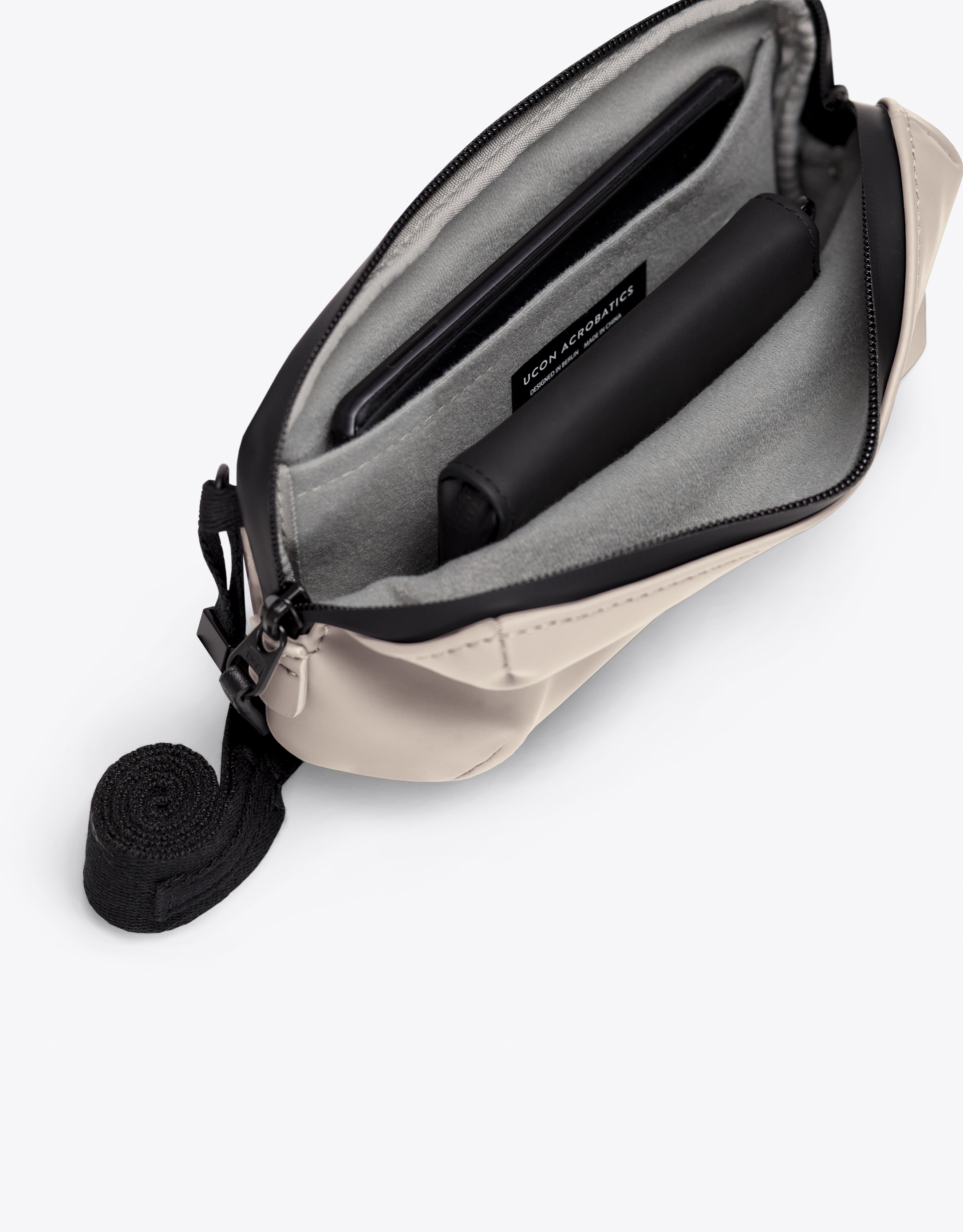 Ucon Acrobatics - פאוץ' גדול ANDO - בז'2