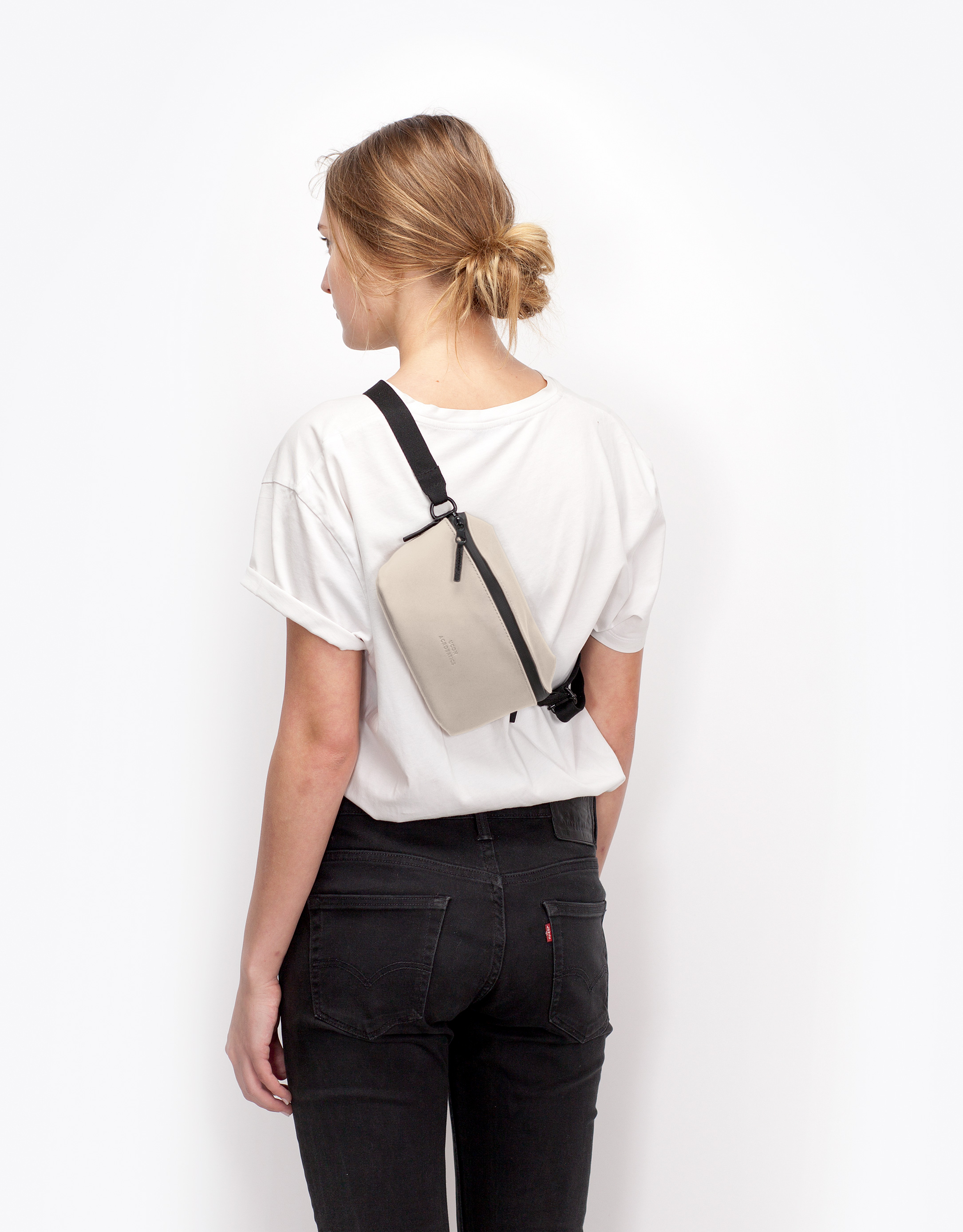 Ucon Acrobatics - פאוץ'  JONA LOTUS - בז'1