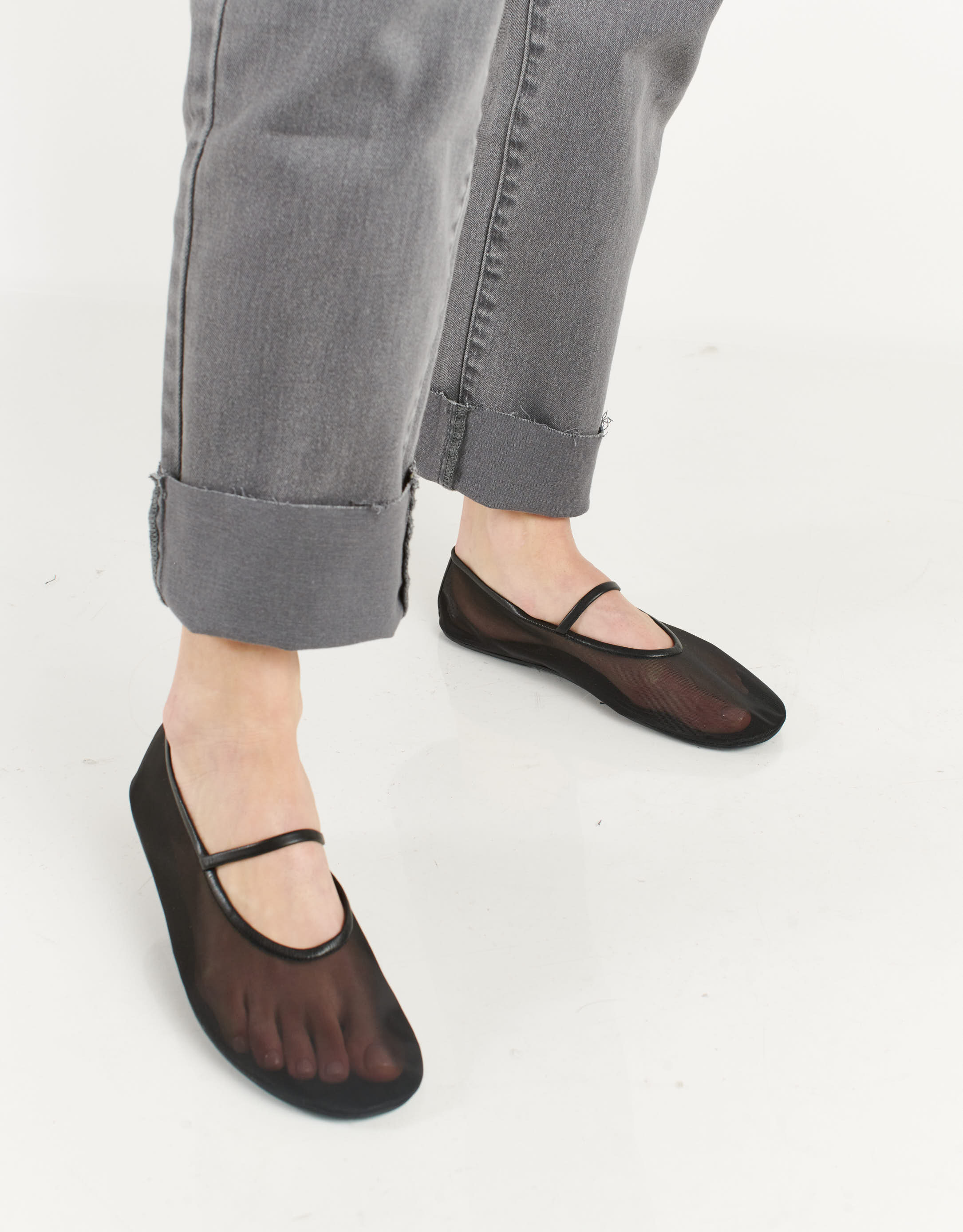 נעלי נשים - Jeffrey Campbell - נעלי בובה מבד SWAN - שחור2