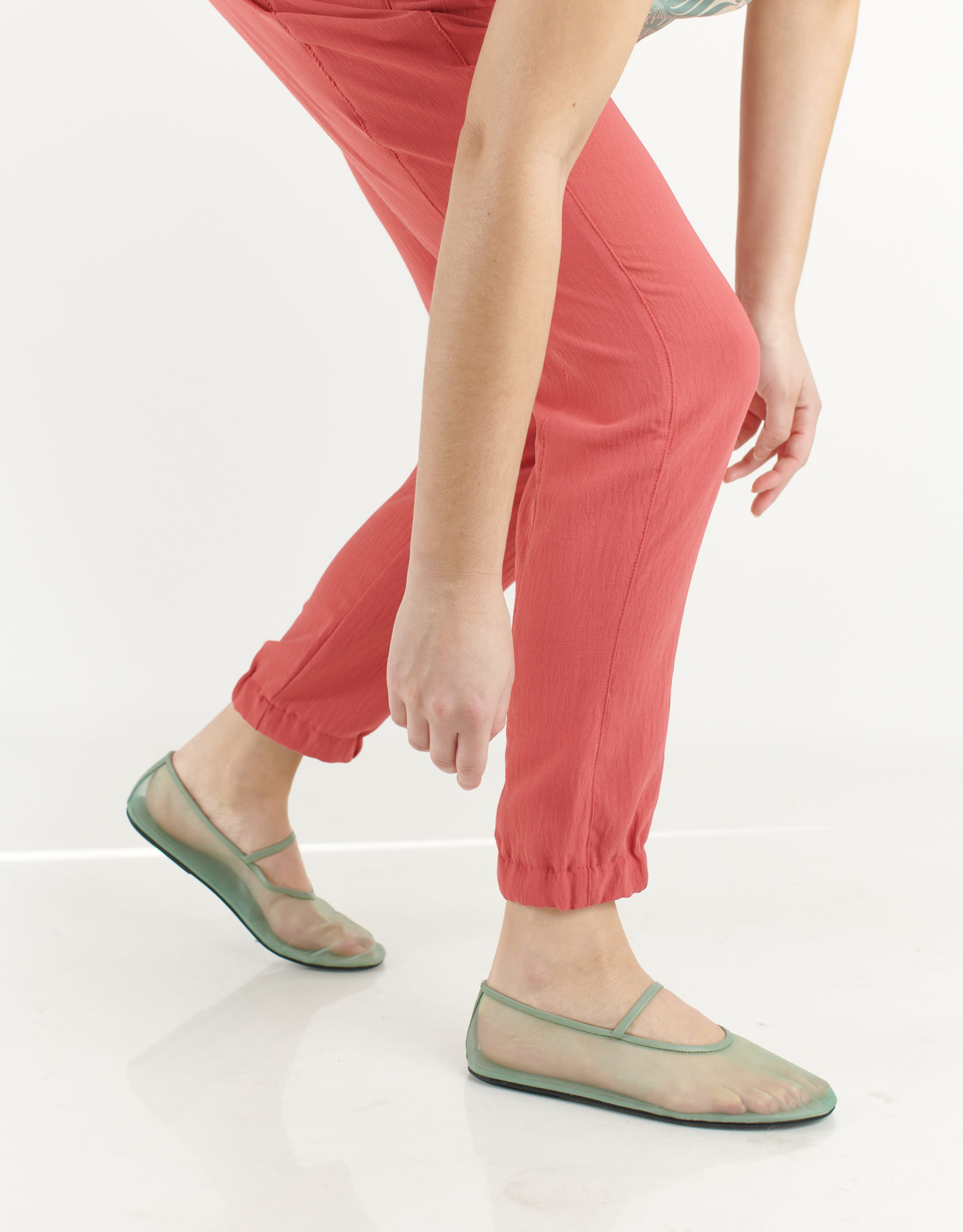 נעלי נשים - Jeffrey Campbell - נעלי בובה מבד SWAN - ירוק בהיר3