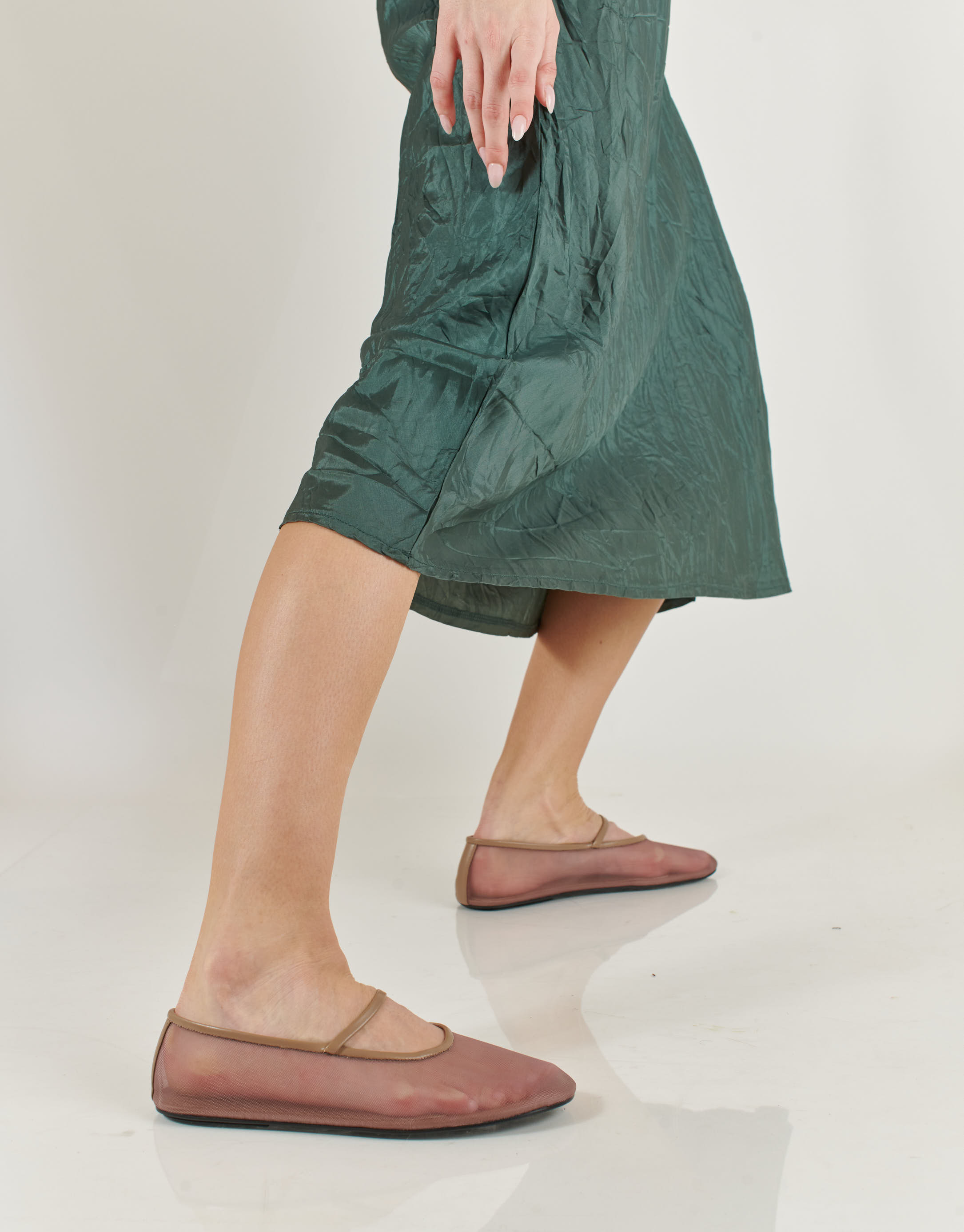 נעלי נשים - Jeffrey Campbell - נעלי בובה מבד SWAN - חום בהיר4