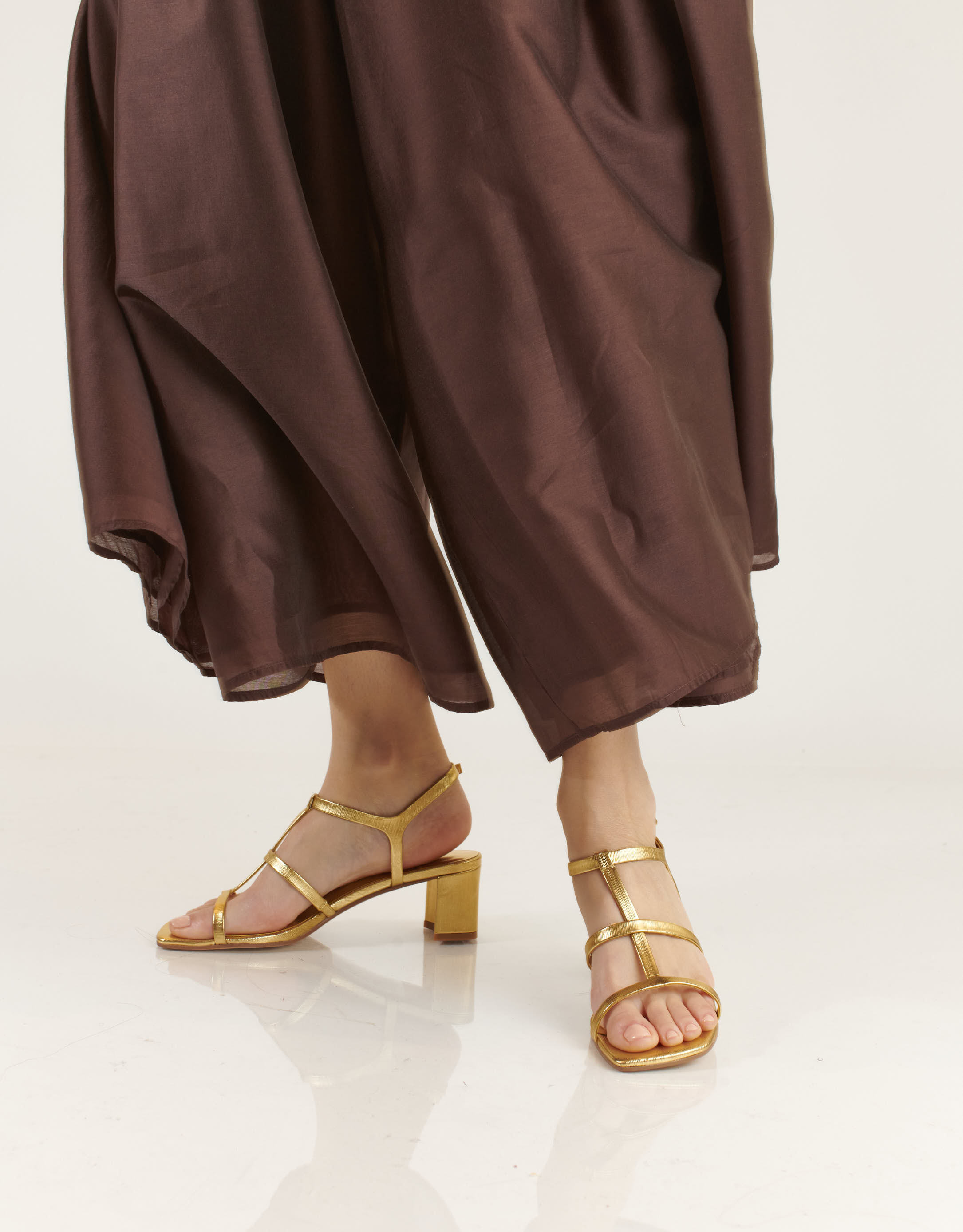 נעלי נשים - Jeffrey Campbell - סנדלי עקב HELIOS - זהב2