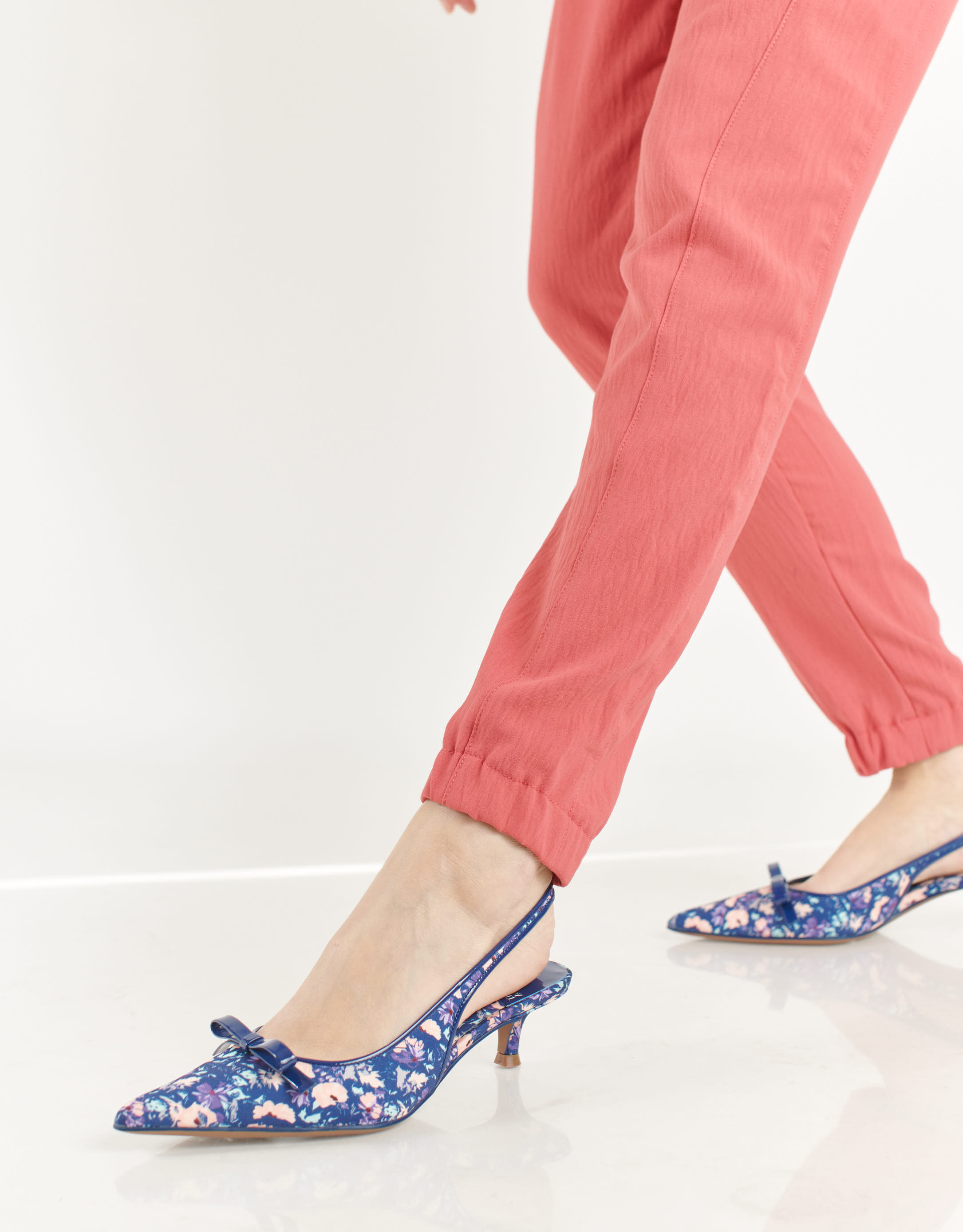 נעלי נשים - Jeffrey Campbell - נעלי סירה פרחוניות PERSON - כחול2