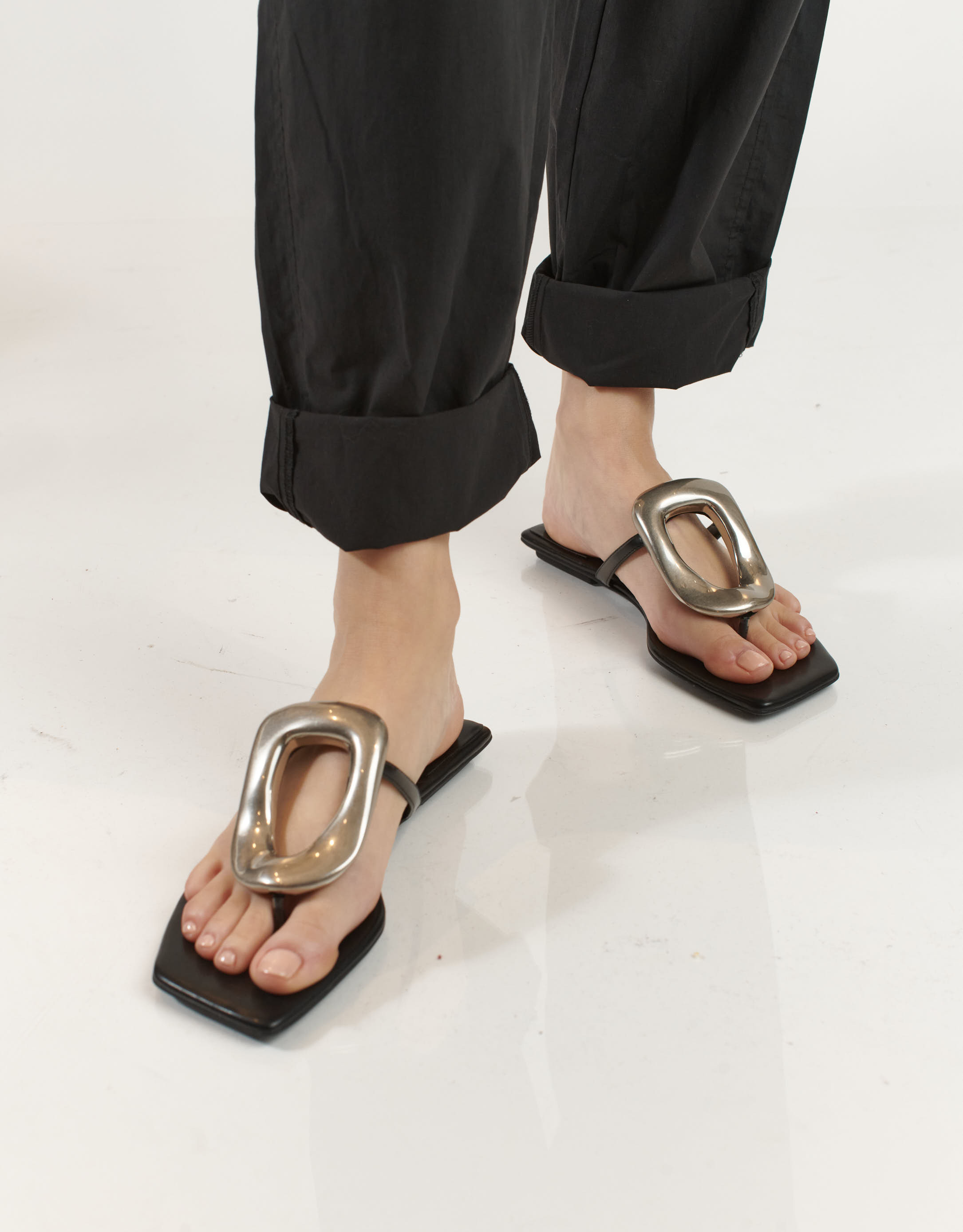 נעלי נשים - Jeffrey Campbell - כפכפים שטוחים LINQUES - שחור2