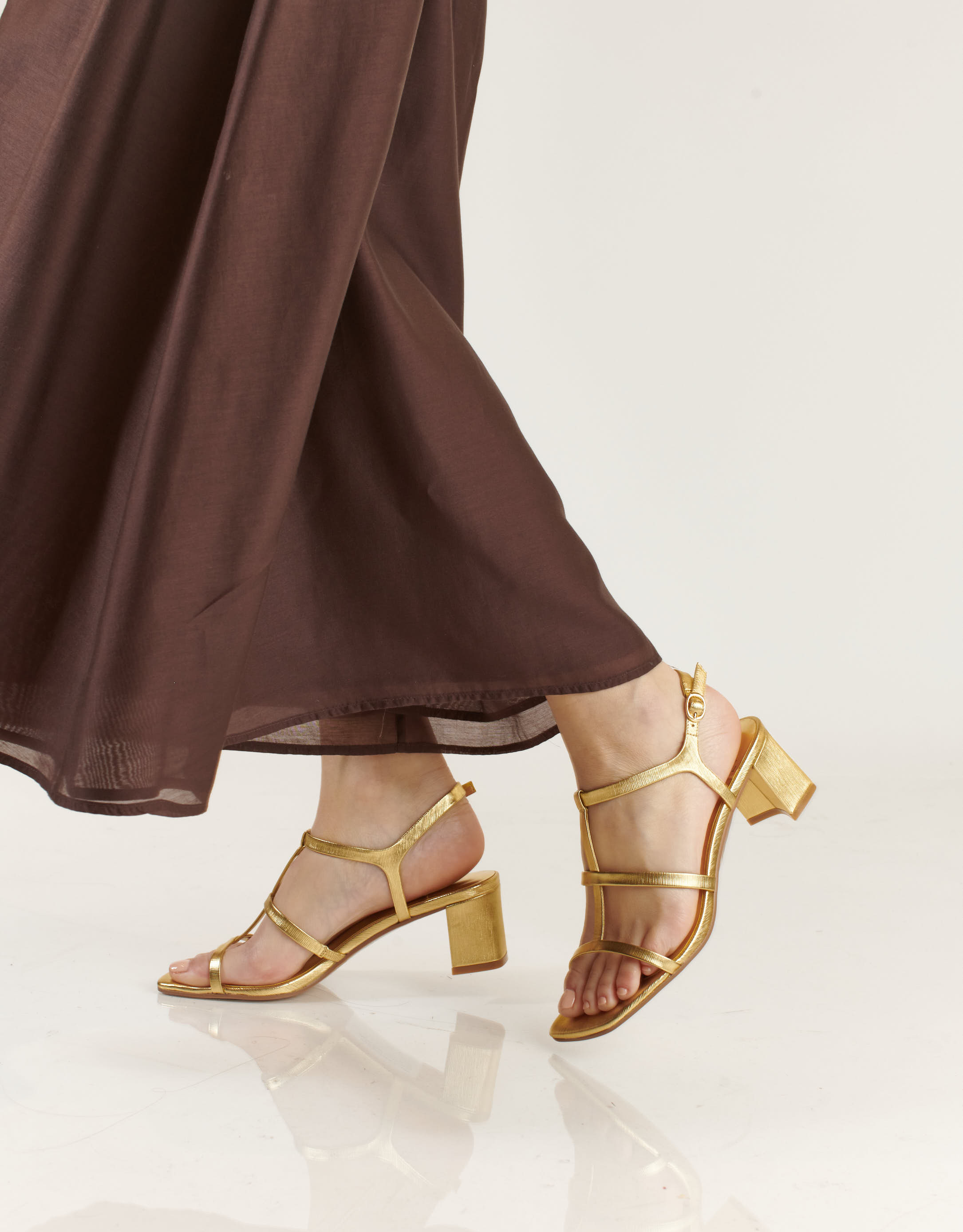 נעלי נשים - Jeffrey Campbell - סנדלי עקב HELIOS - זהב3