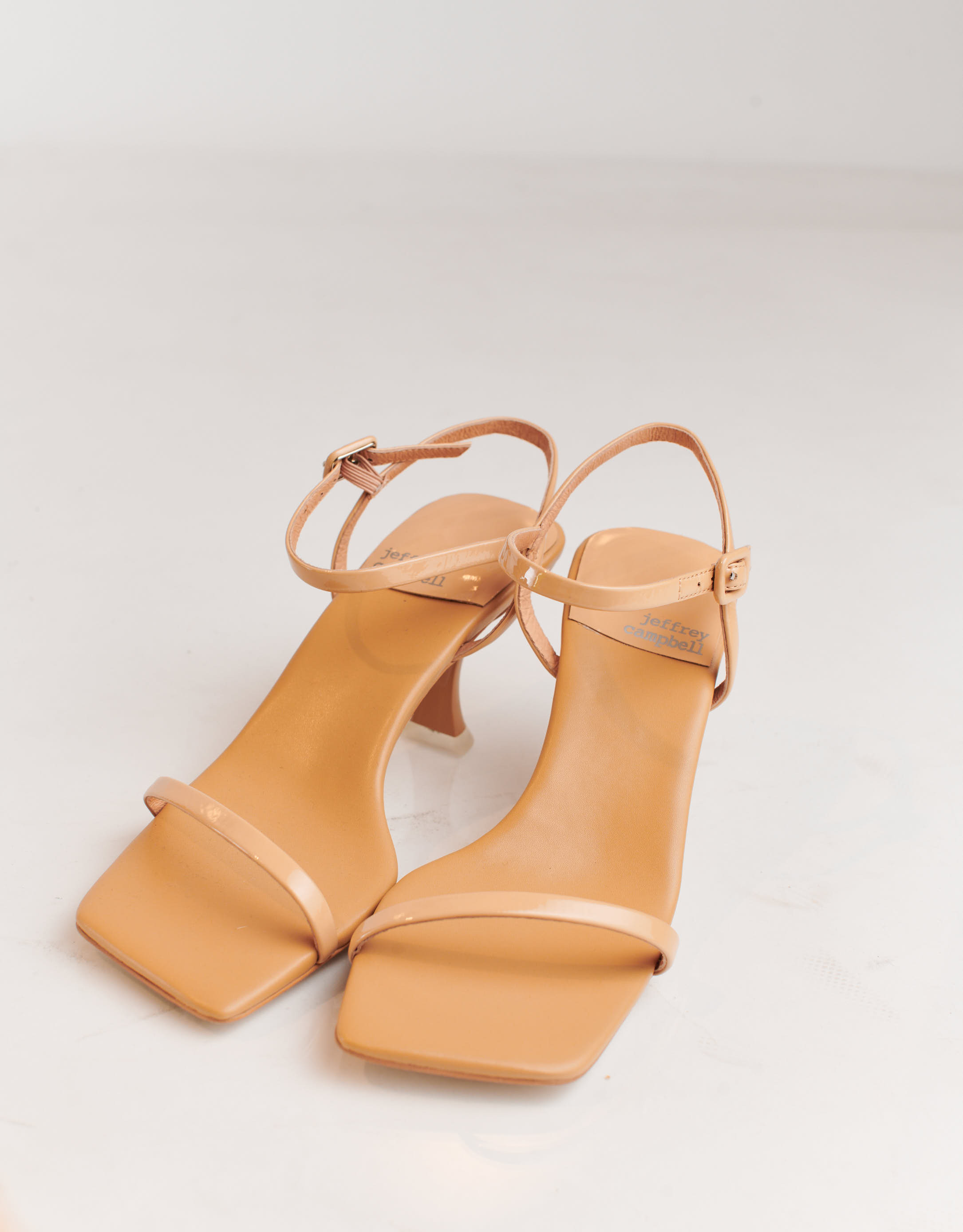 נעלי נשים - Jeffrey Campbell - סנדלי עקב לק JERROD - ניוד3